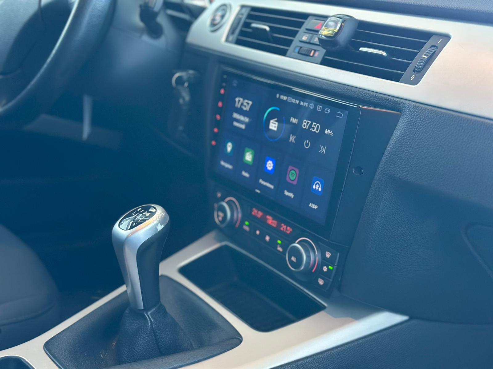 BMW 318i Touring-image-7