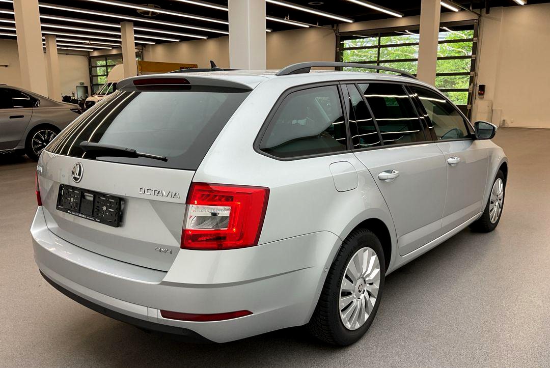 SKODA Octavia Combi 2.0 TDI Ambition 4x4 DSG-image-1