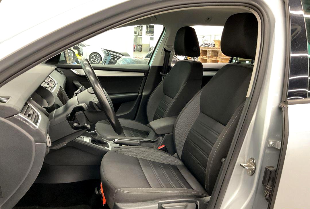 SKODA Octavia Combi 2.0 TDI Ambition 4x4 DSG-image-3
