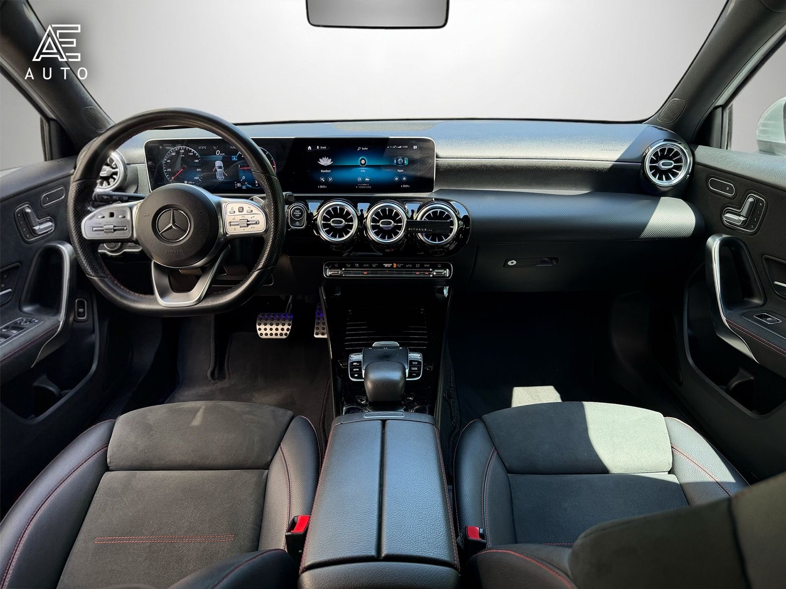 MERCEDES-BENZ A 180 d AMG Line-image-9