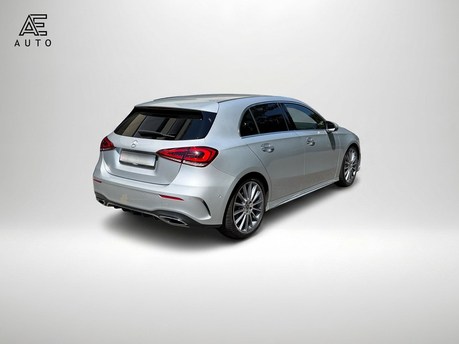 MERCEDES-BENZ A 180 d AMG Line-image-5