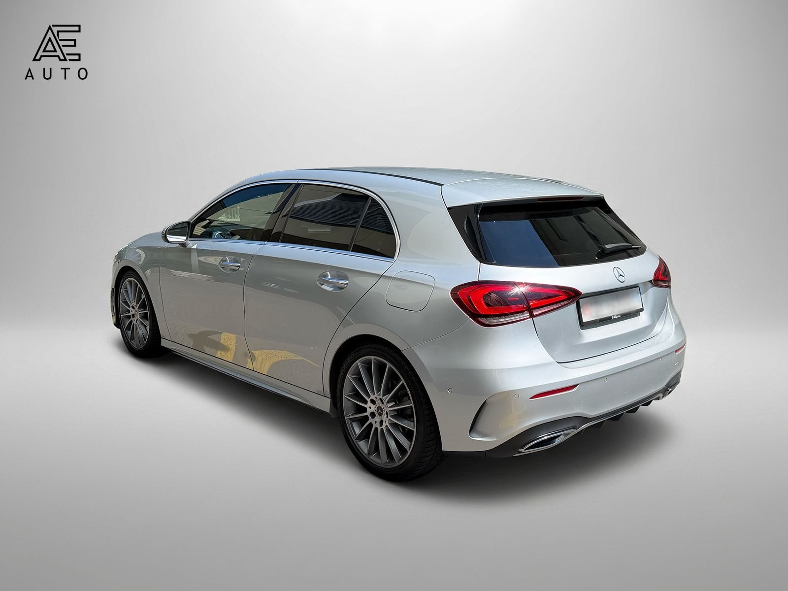 MERCEDES-BENZ A 180 d AMG Line-image-3