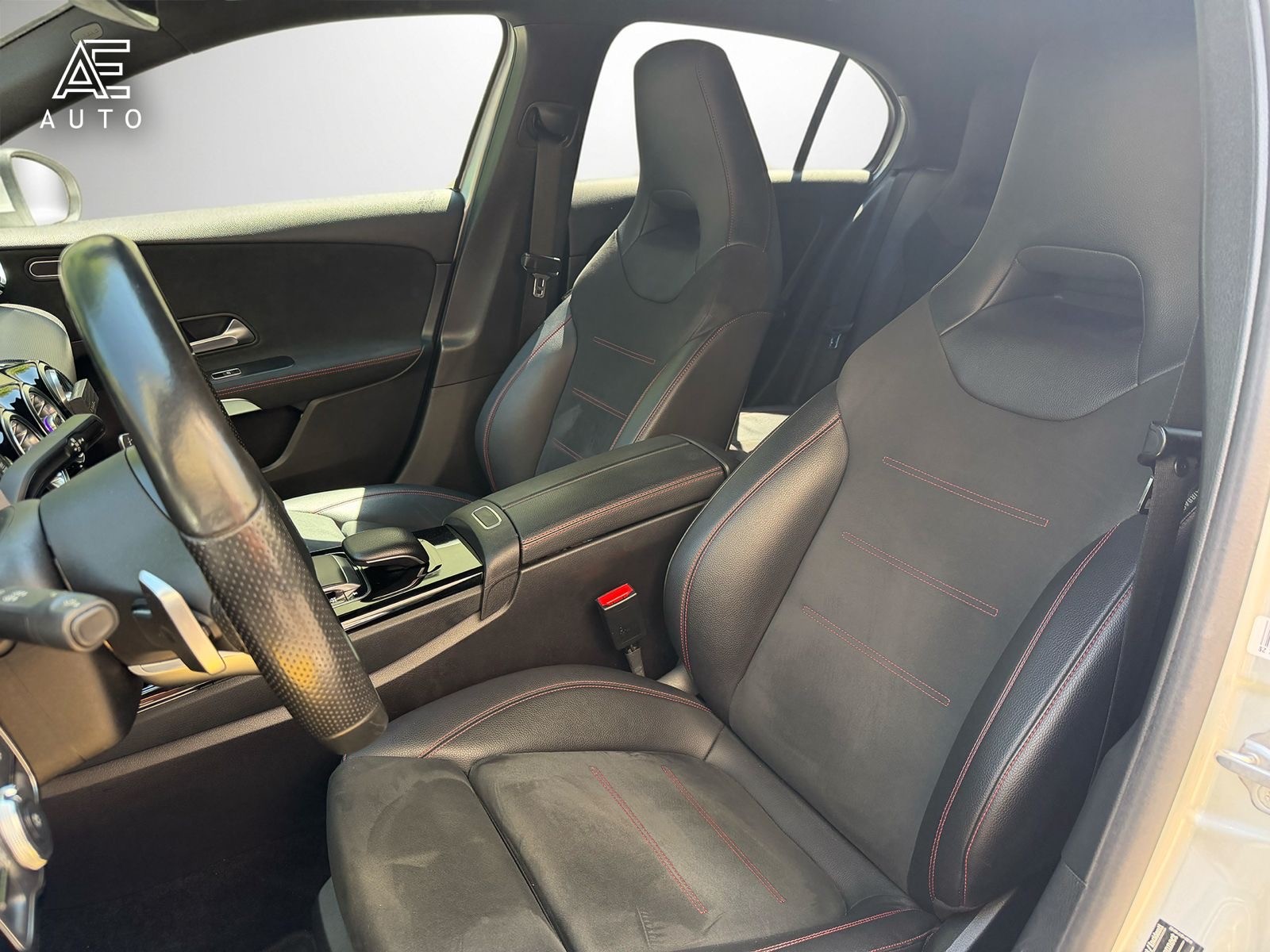 MERCEDES-BENZ A 180 d AMG Line-image-10