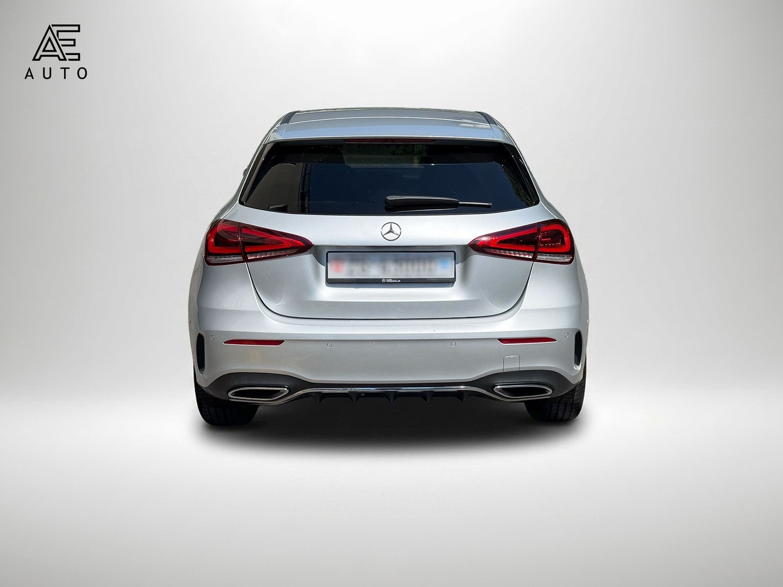 MERCEDES-BENZ A 180 d AMG Line-image-6