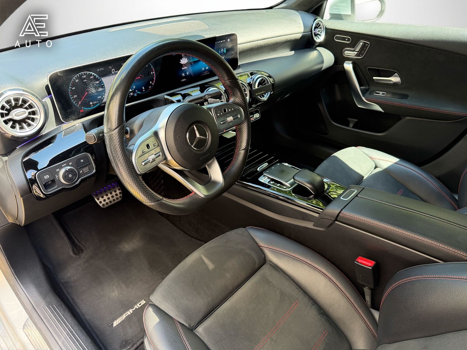 MERCEDES-BENZ A 180 d AMG Line-image-8