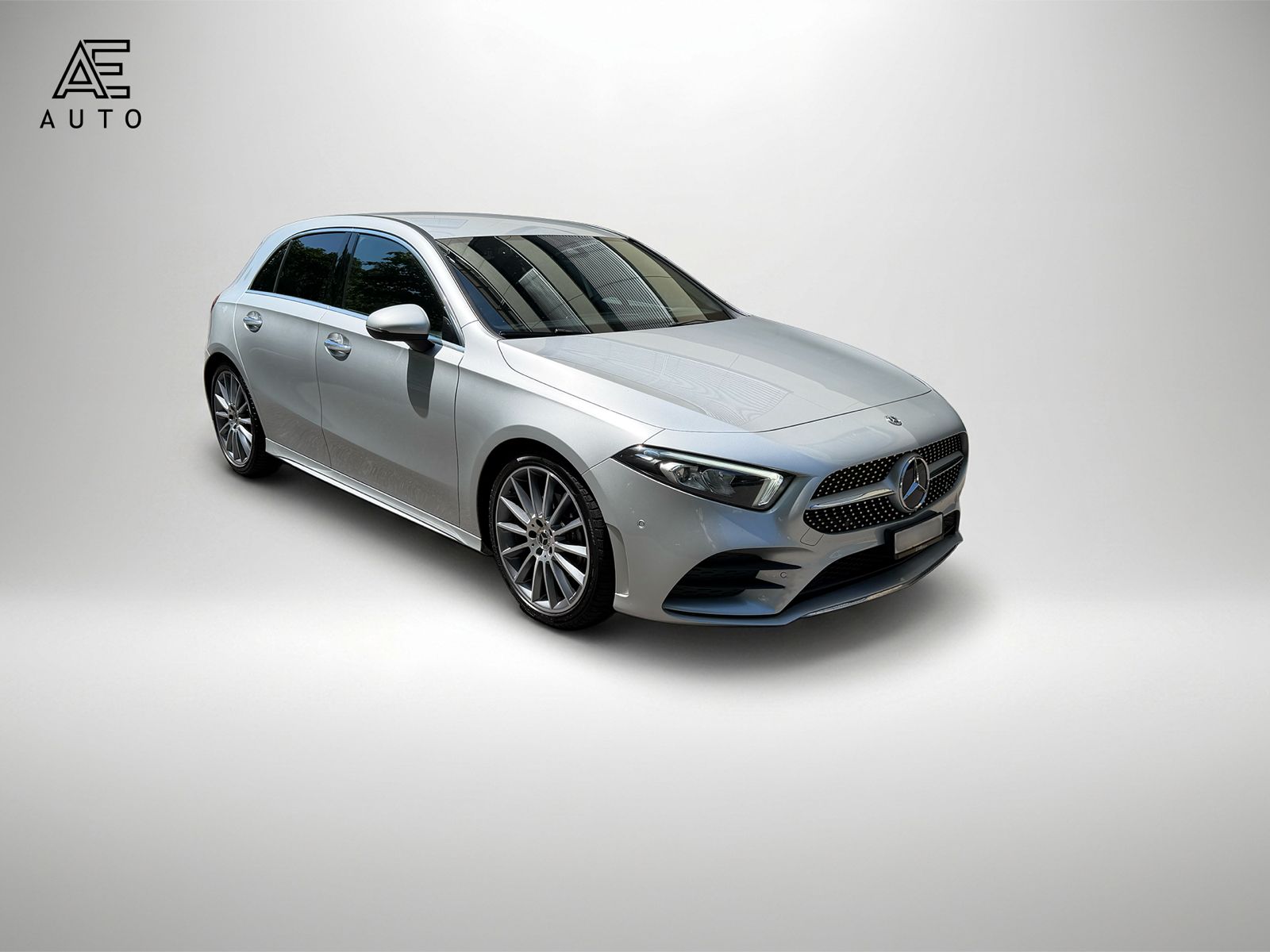 MERCEDES-BENZ A 180 d AMG Line-image-0