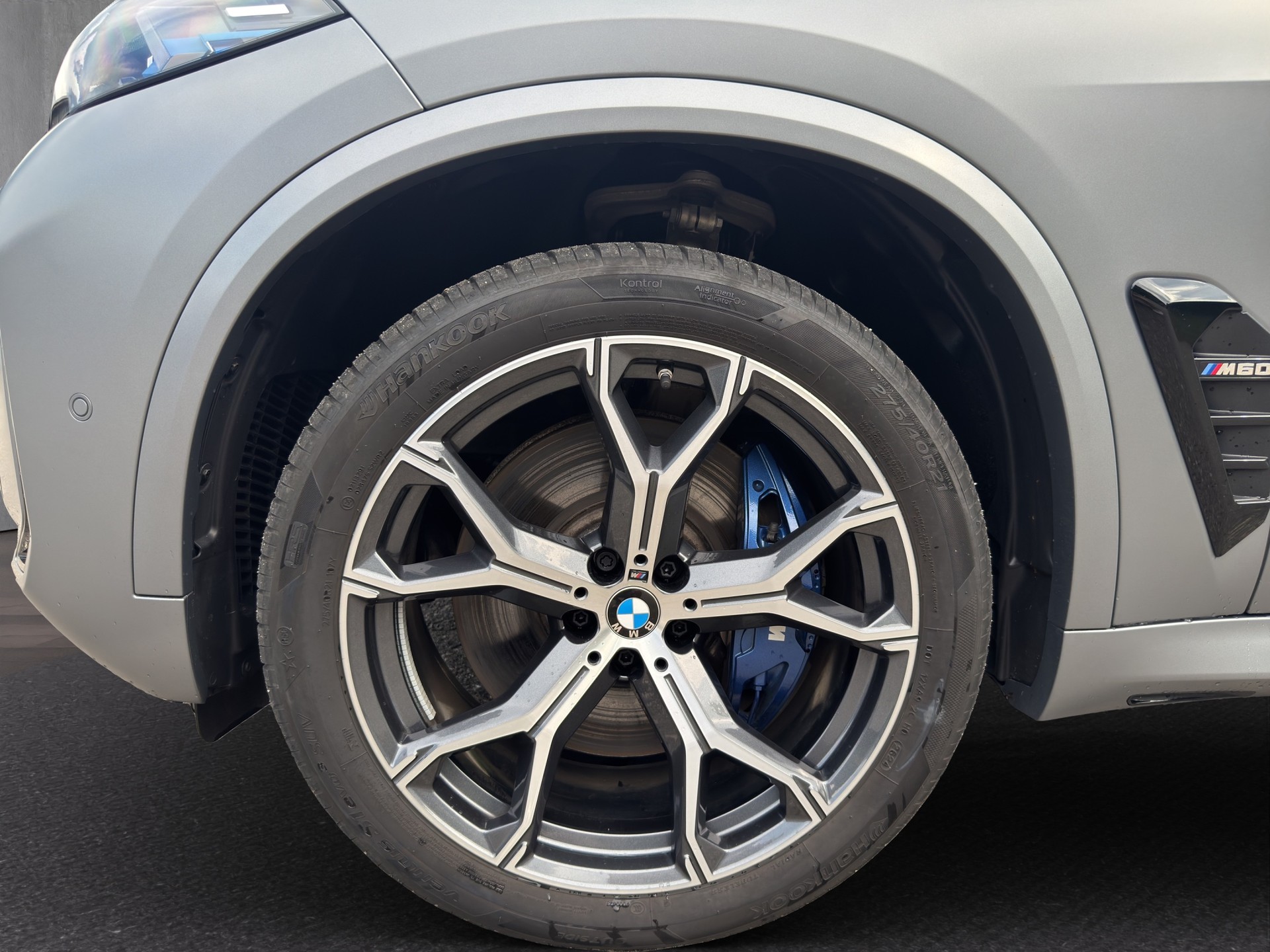 BMW X5 xDrive 48V M60i Steptronic-image-16