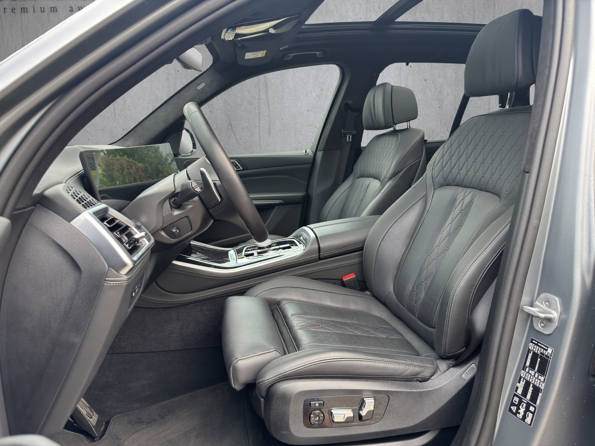 BMW X5 xDrive 48V M60i Steptronic-image-8