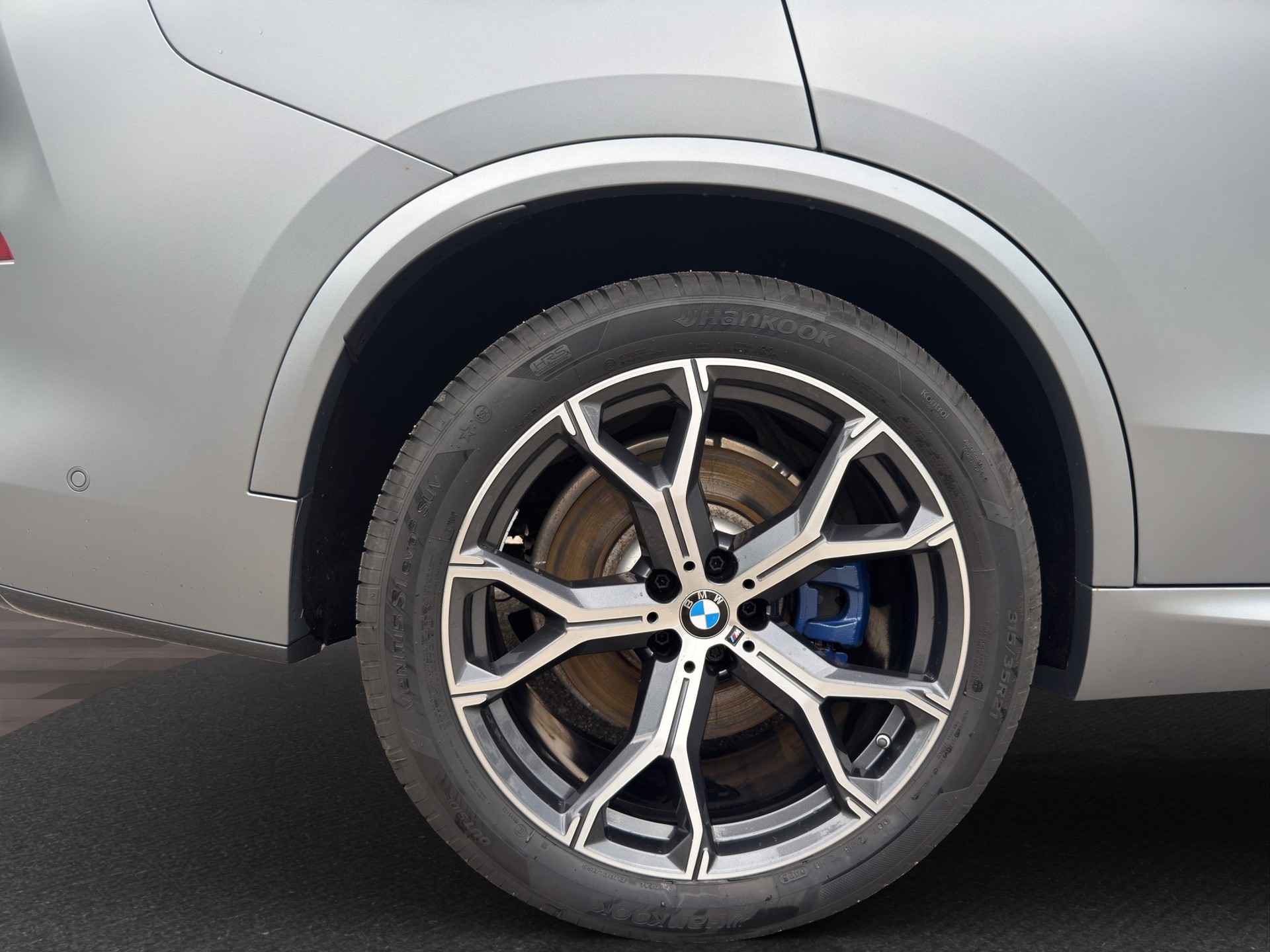 BMW X5 xDrive 48V M60i Steptronic-image-19