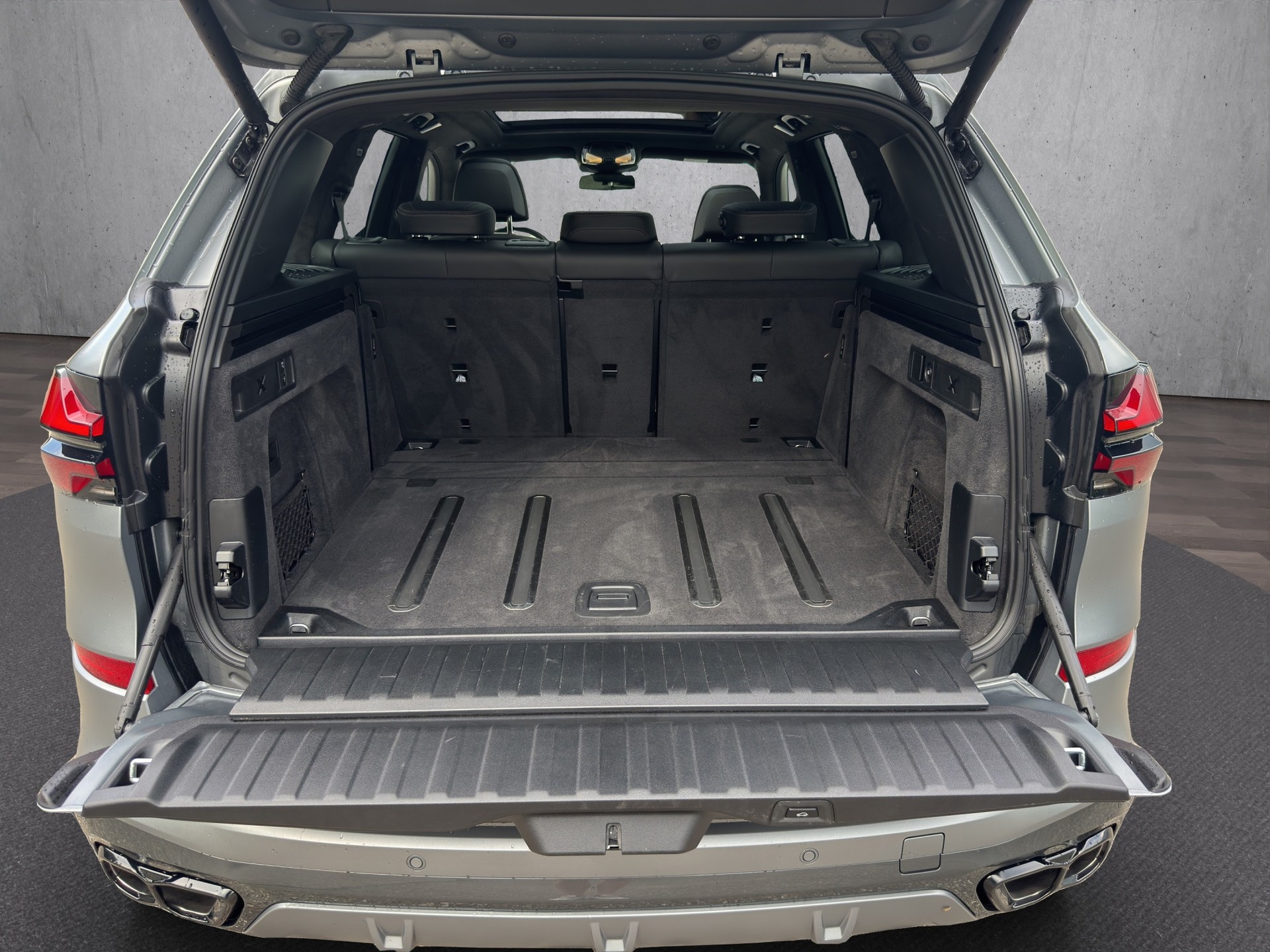 BMW X5 xDrive 48V M60i Steptronic-image-14