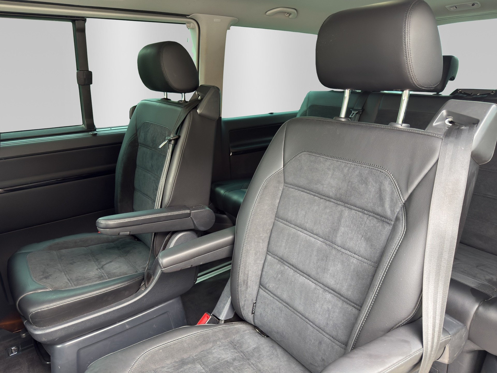 VW T6 Multivan 2.0 Bi-TDI Highline 4Motion DSG-image-12