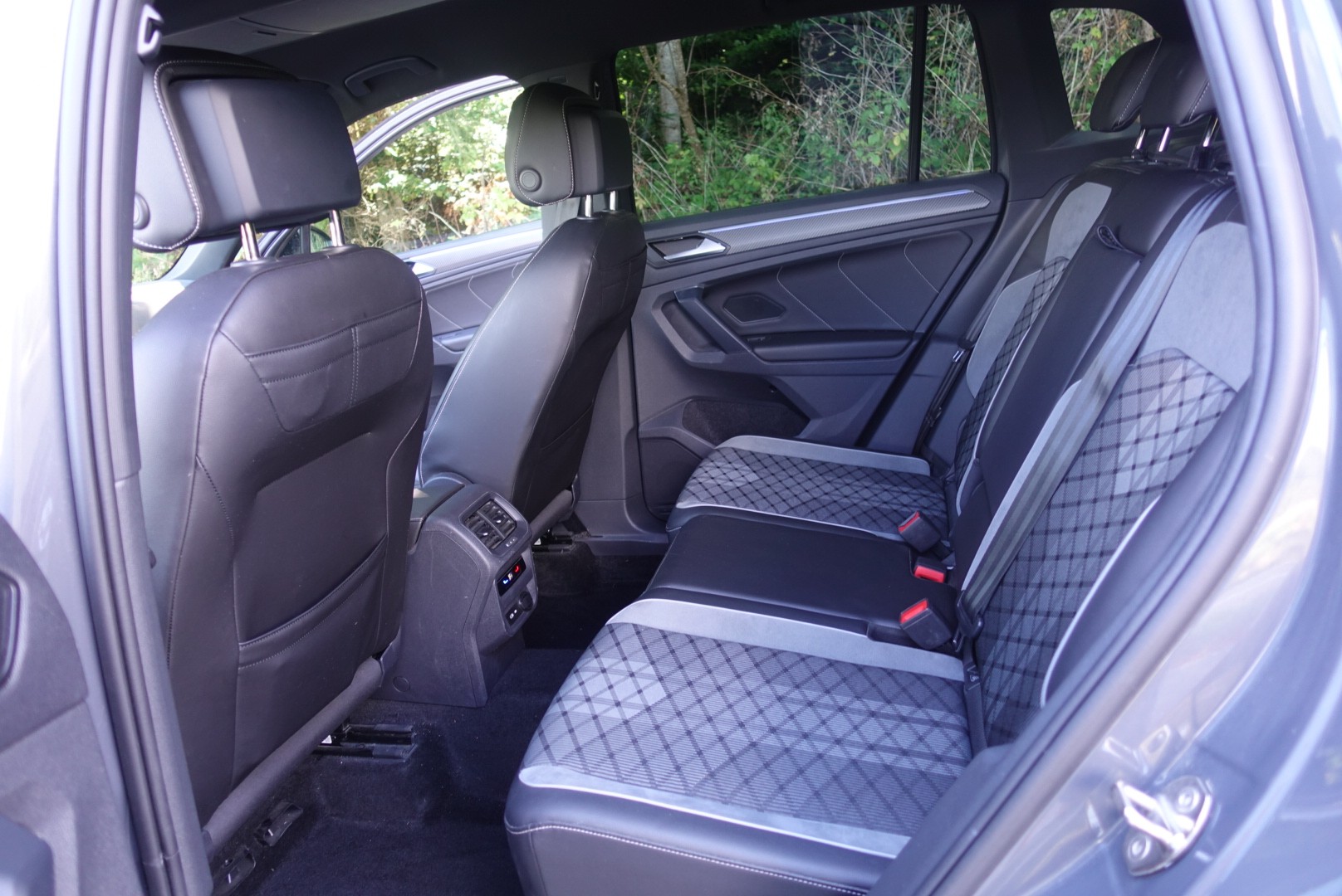 VW 2.0 TSI R-Line DSG-image-11