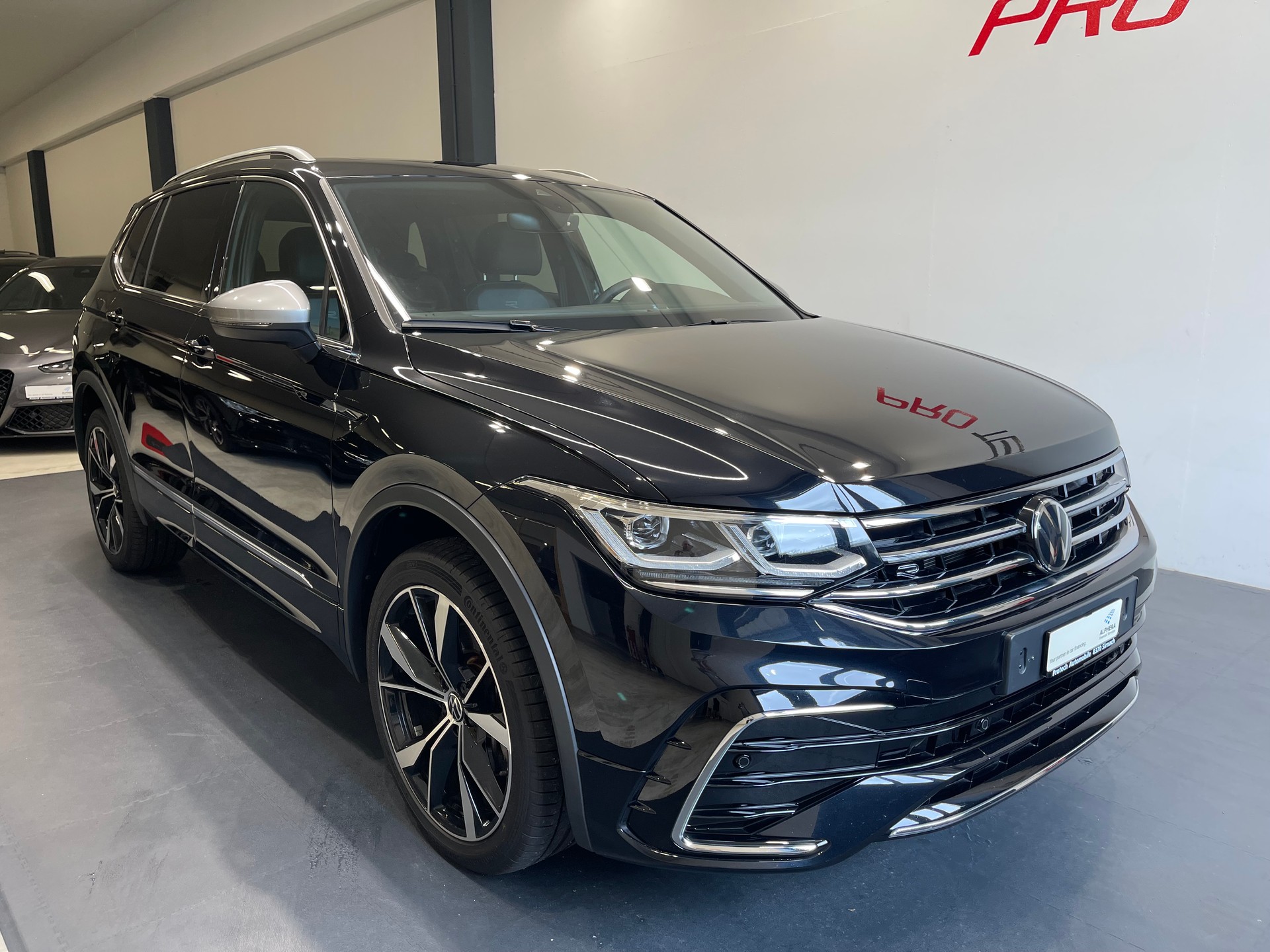 VW Tiguan Allspace 2.0TSI R-Line 4Motion DSG *7 PLATZ*-image-3