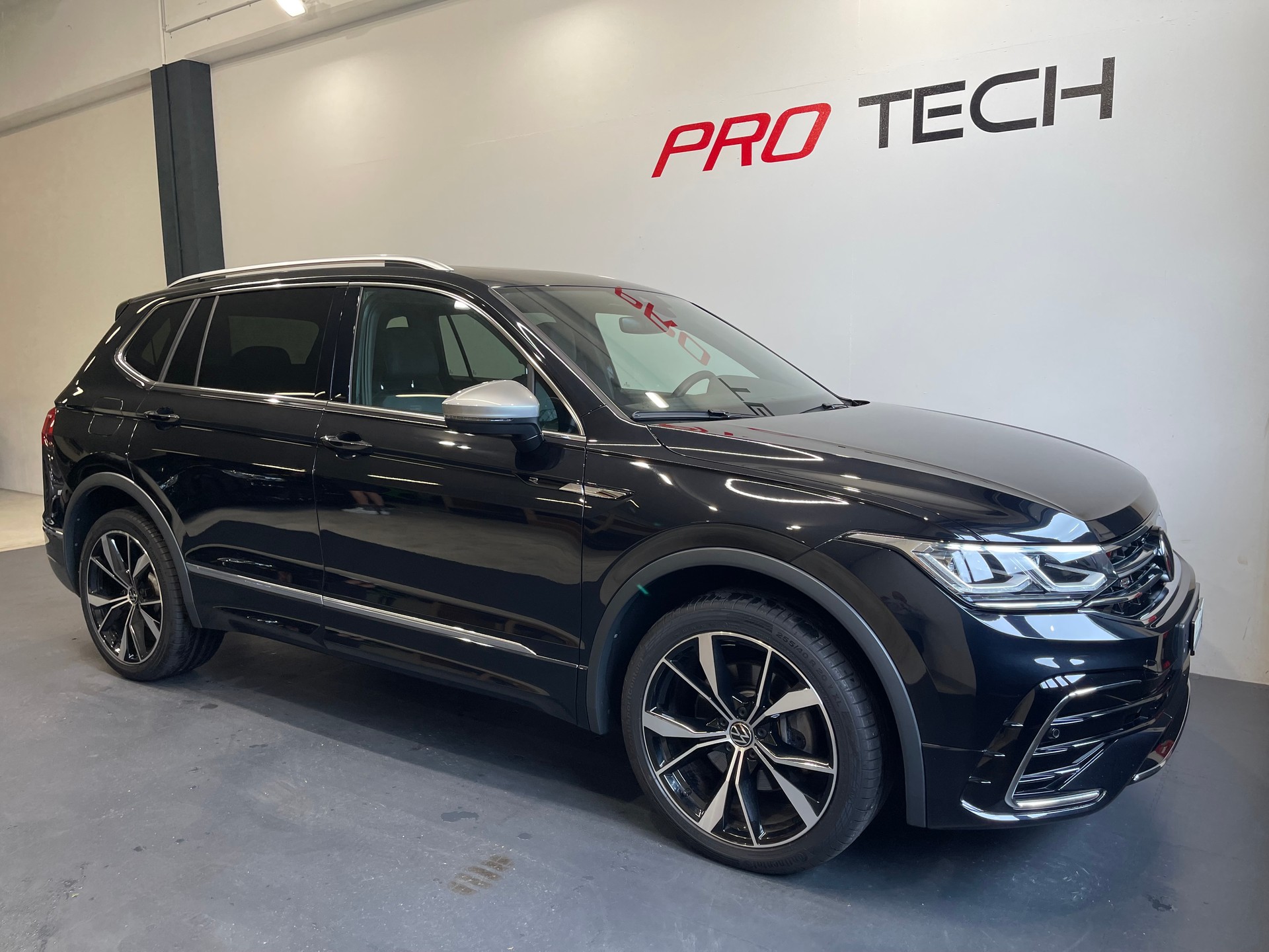 VW Tiguan Allspace 2.0TSI R-Line 4Motion DSG *7 PLATZ*-image-0