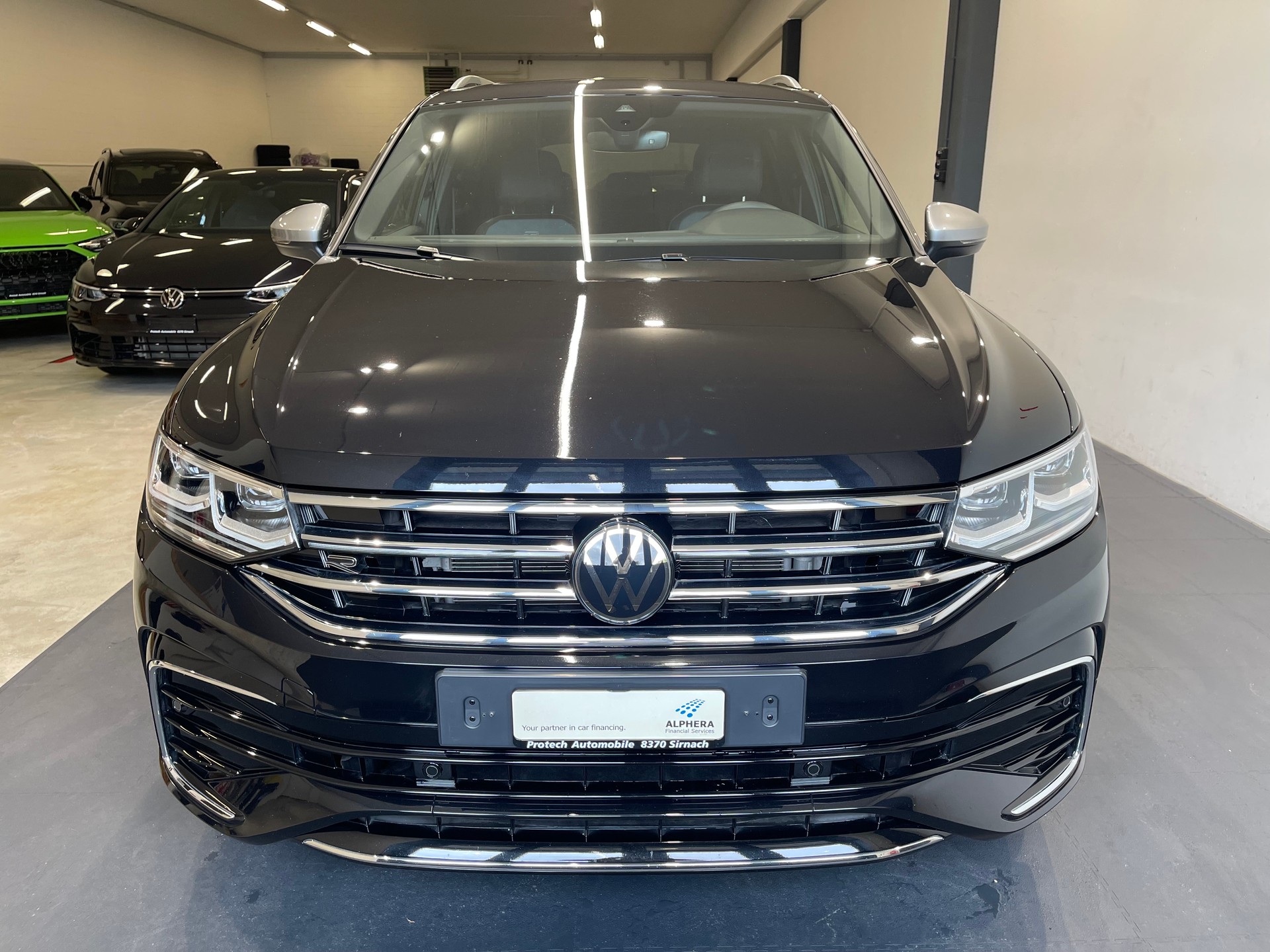 VW Tiguan Allspace 2.0TSI R-Line 4Motion DSG *7 PLATZ*-image-2