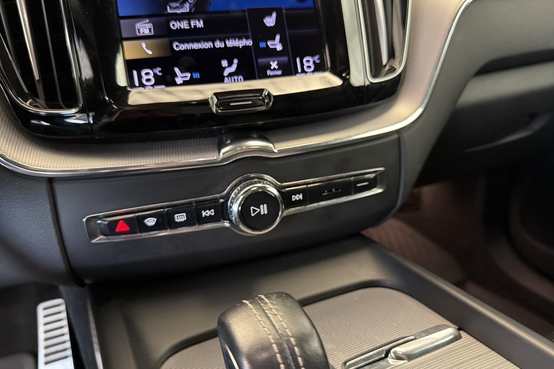 VOLVO XC60 T8 eAWD R-Design Geartronic-image-13