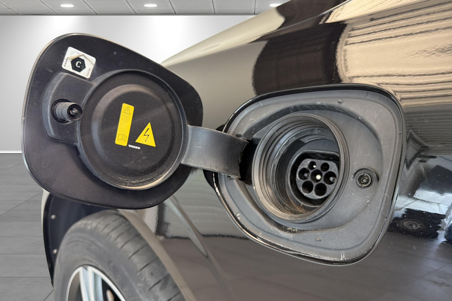 VOLVO XC60 T8 eAWD R-Design Geartronic-image-18