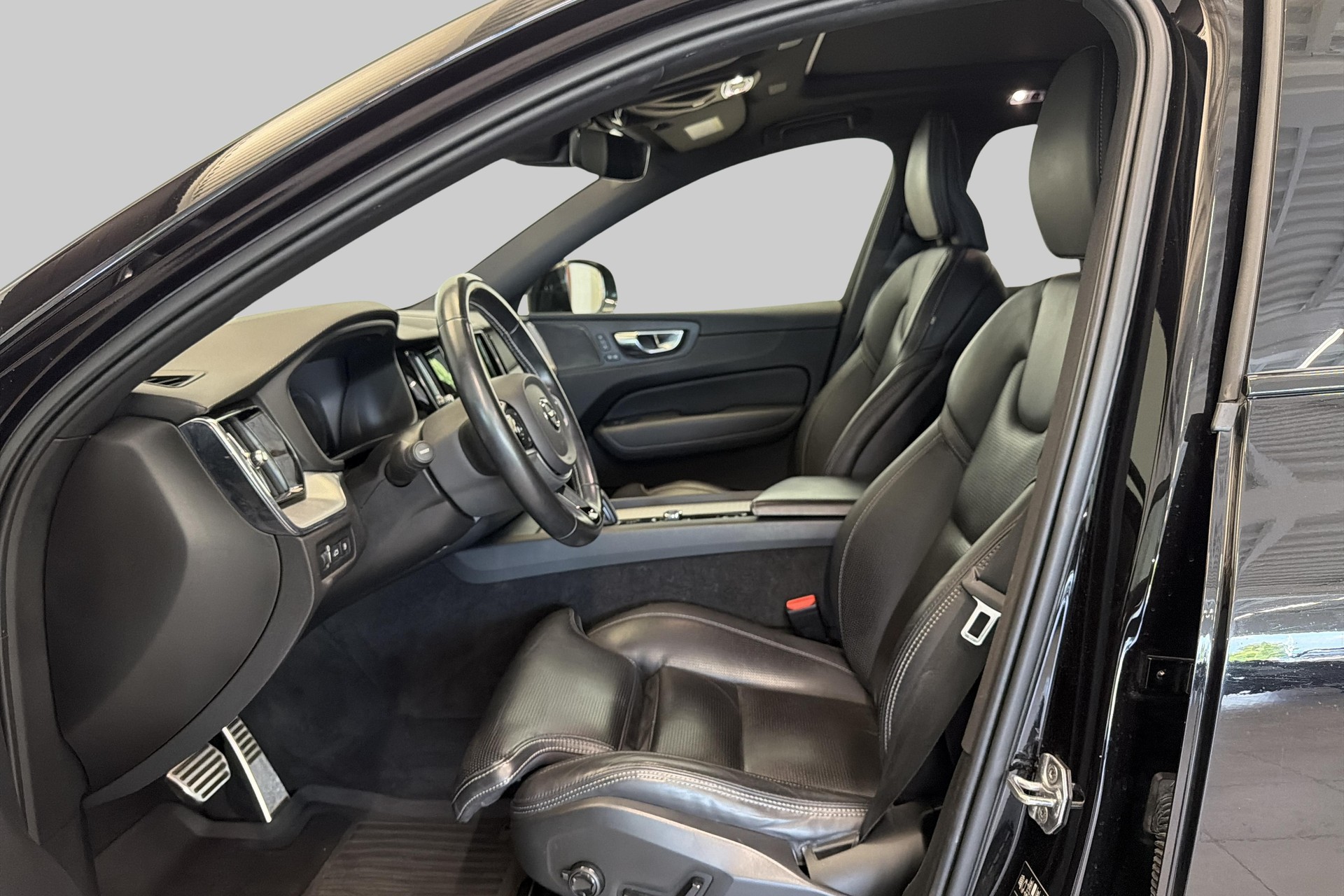 VOLVO XC60 T8 eAWD R-Design Geartronic-image-7
