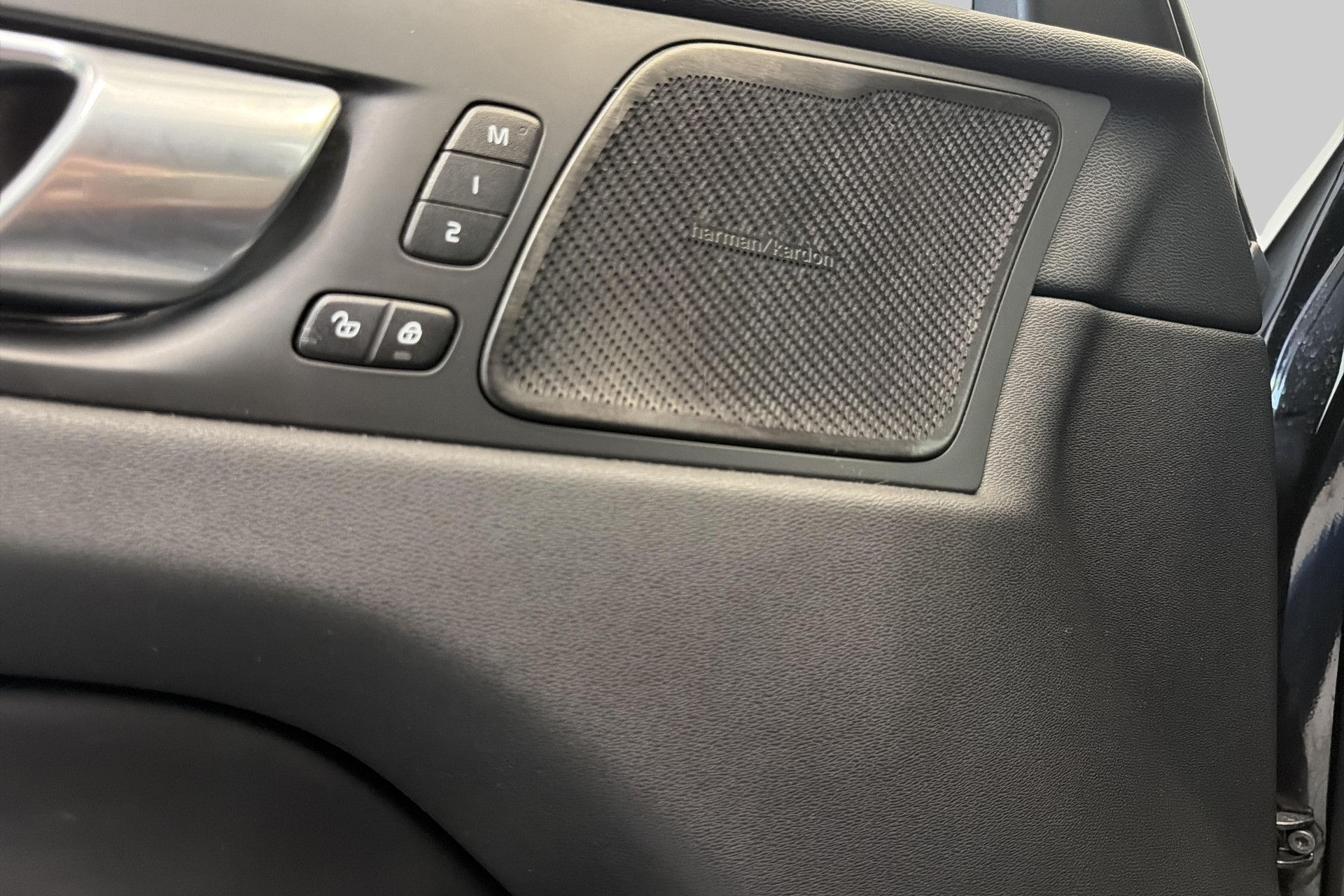 VOLVO XC60 T8 eAWD R-Design Geartronic-image-20