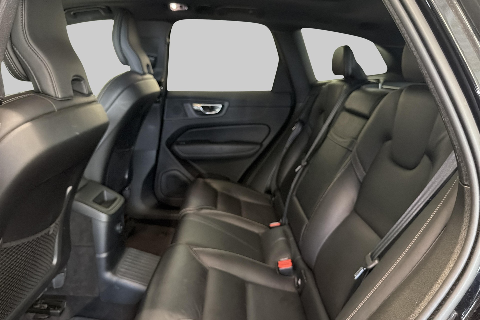 VOLVO XC60 T8 eAWD R-Design Geartronic-image-15