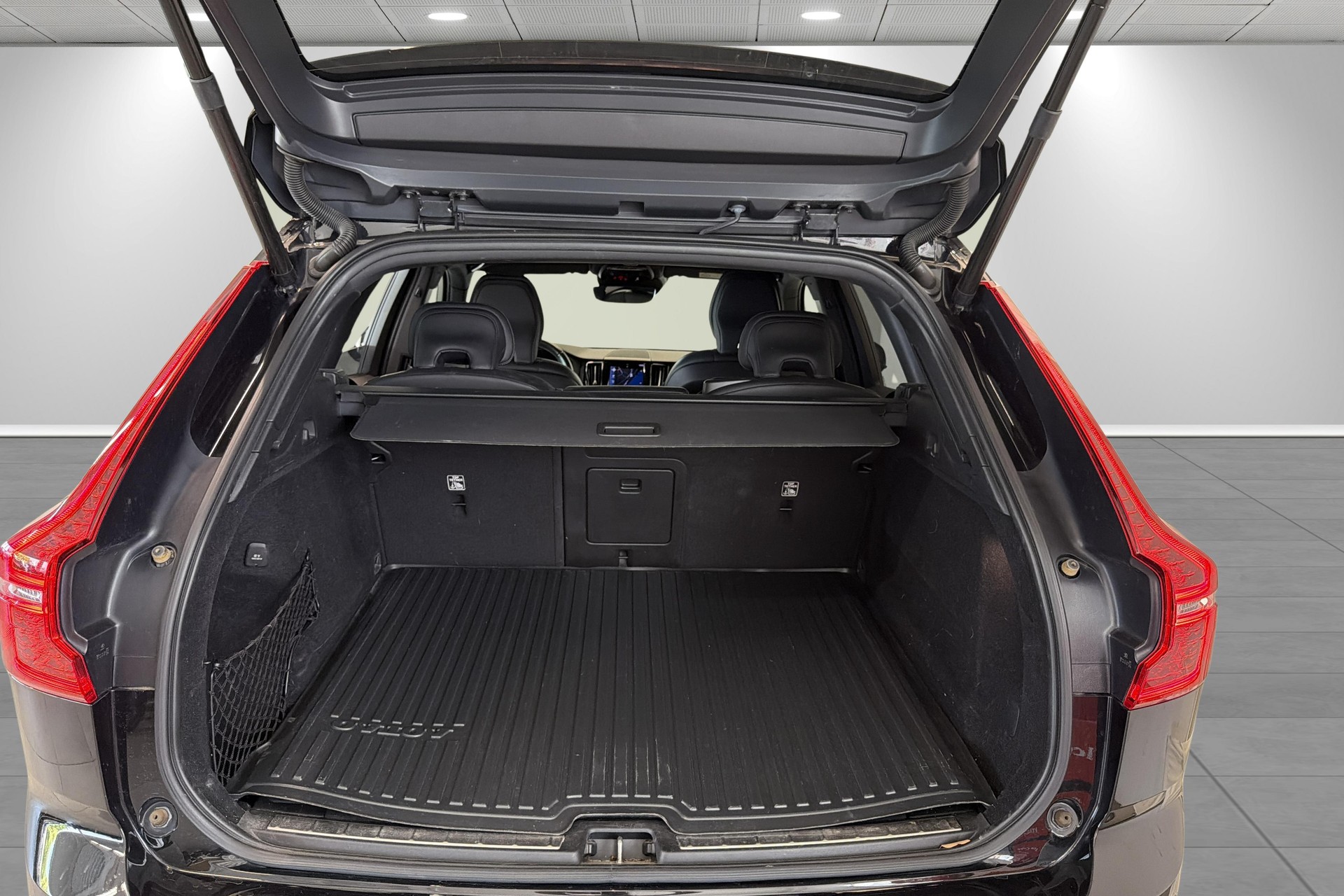 VOLVO XC60 T8 eAWD R-Design Geartronic-image-17