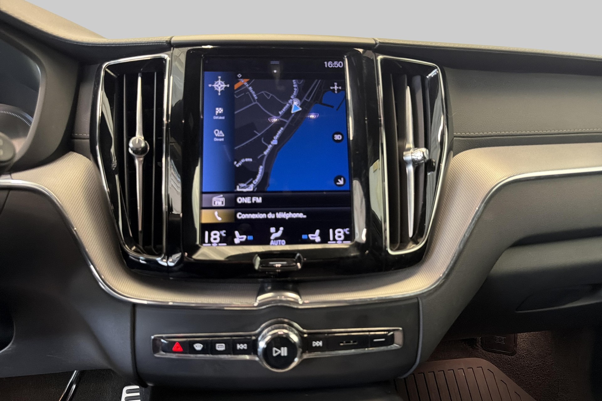 VOLVO XC60 T8 eAWD R-Design Geartronic-image-12