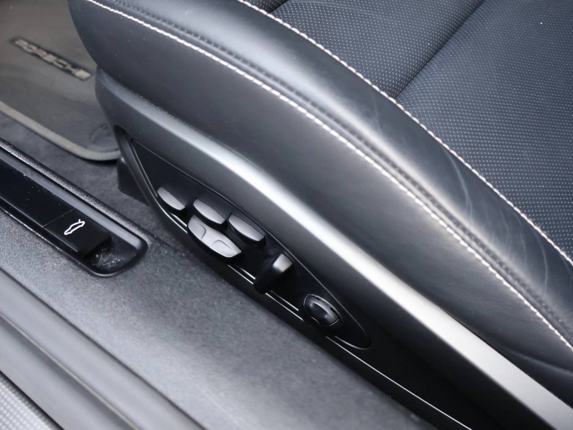 PORSCHE 911 Carrera 4S-image-19