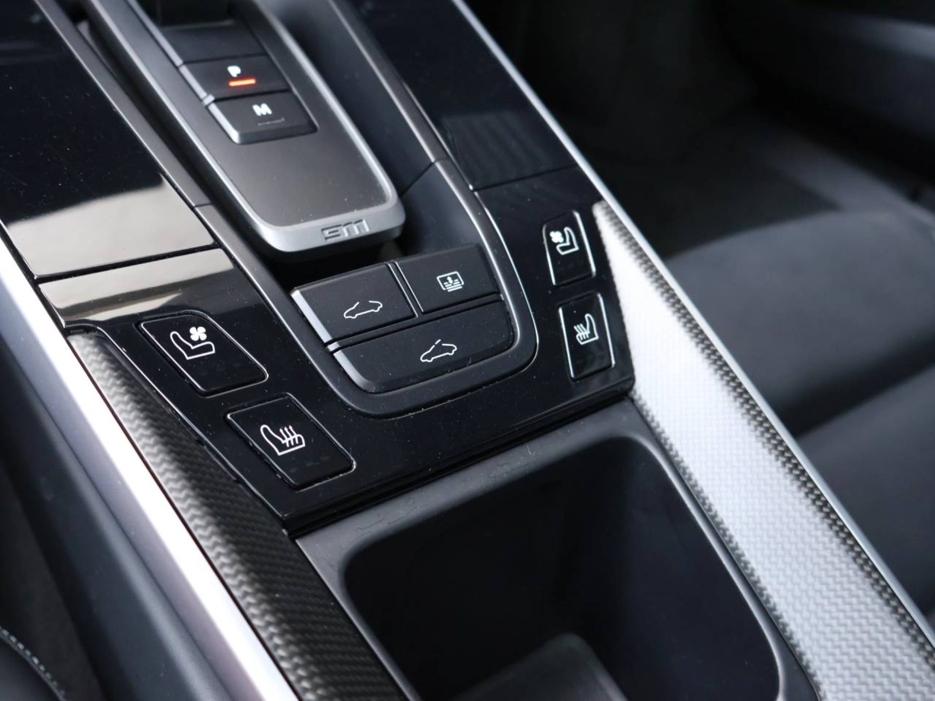 PORSCHE 911 Carrera 4S-image-15