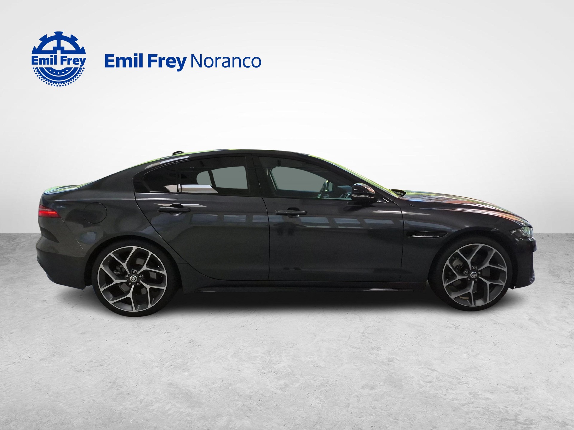 JAGUAR XE 2.0 T 300 Sport AWD - Gancio traino elettrico & Ruote invernali inclusi-image-5