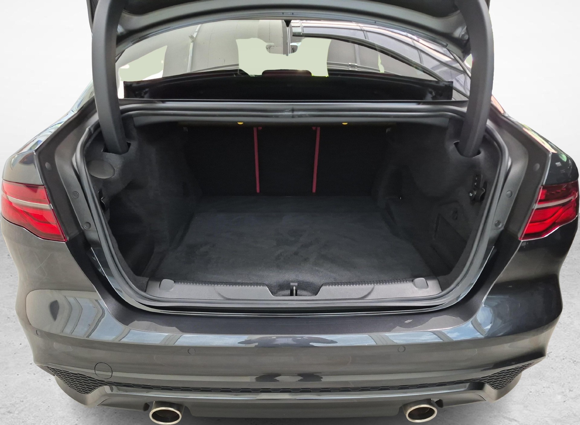 JAGUAR XE 2.0 T 300 Sport AWD - Gancio traino elettrico & Ruote invernali inclusi-image-11
