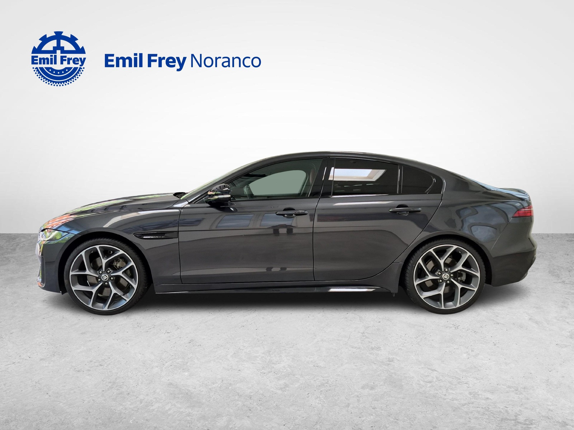 JAGUAR XE 2.0 T 300 Sport AWD - Gancio traino elettrico & Ruote invernali inclusi-image-1