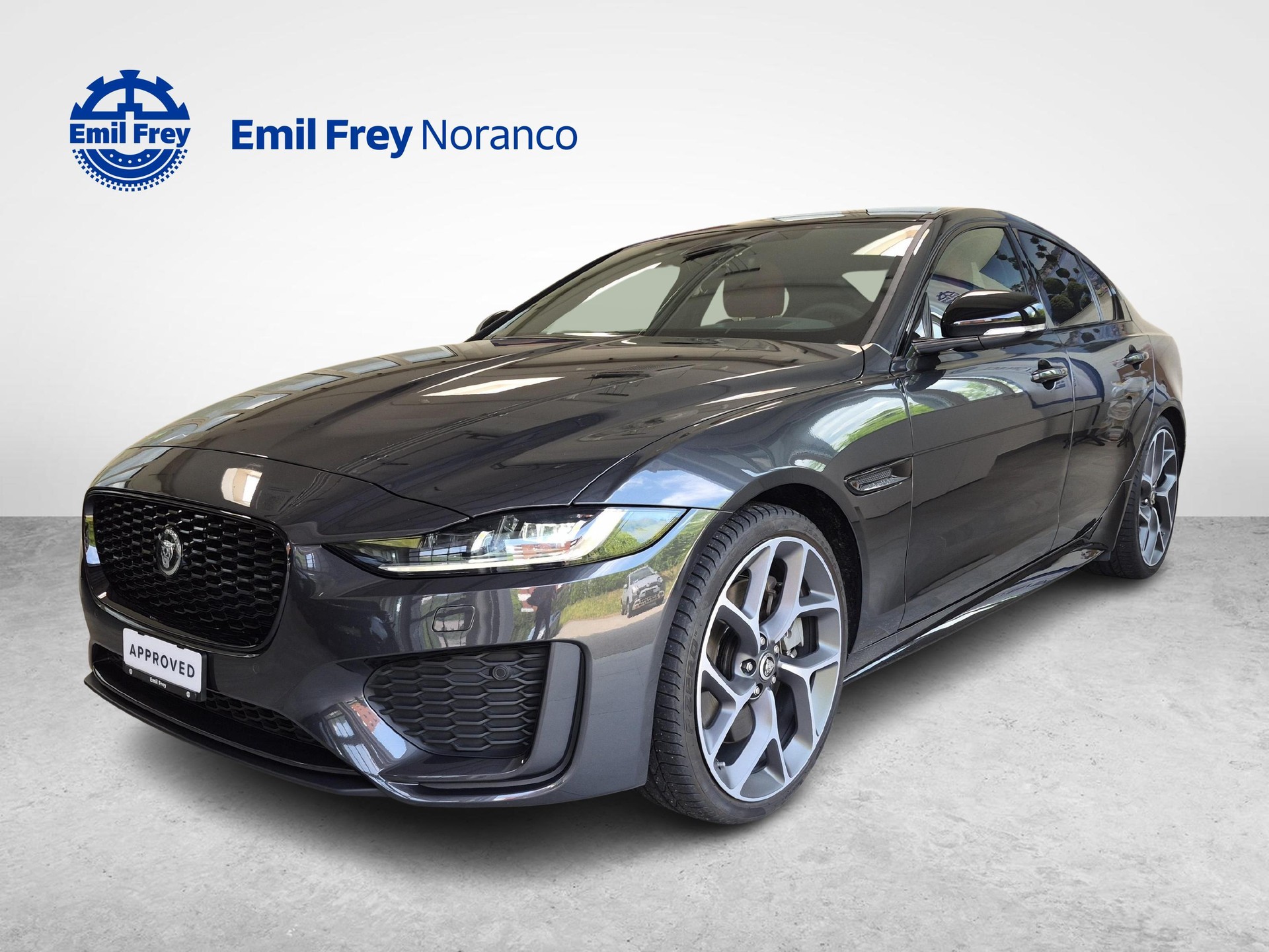 JAGUAR XE 2.0 T 300 Sport AWD - Gancio traino elettrico & Ruote invernali inclusi-image-0