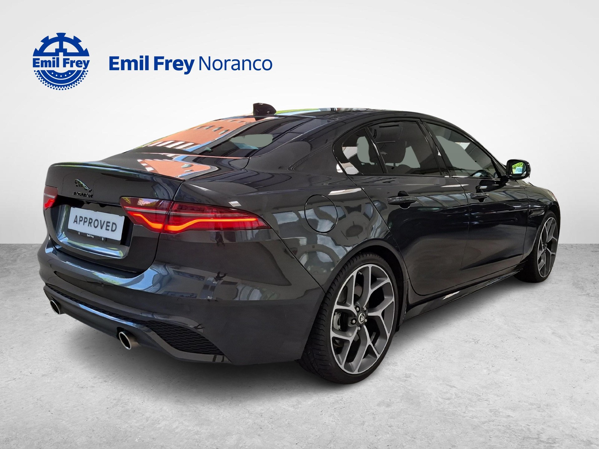 JAGUAR XE 2.0 T 300 Sport AWD - Gancio traino elettrico & Ruote invernali inclusi-image-4