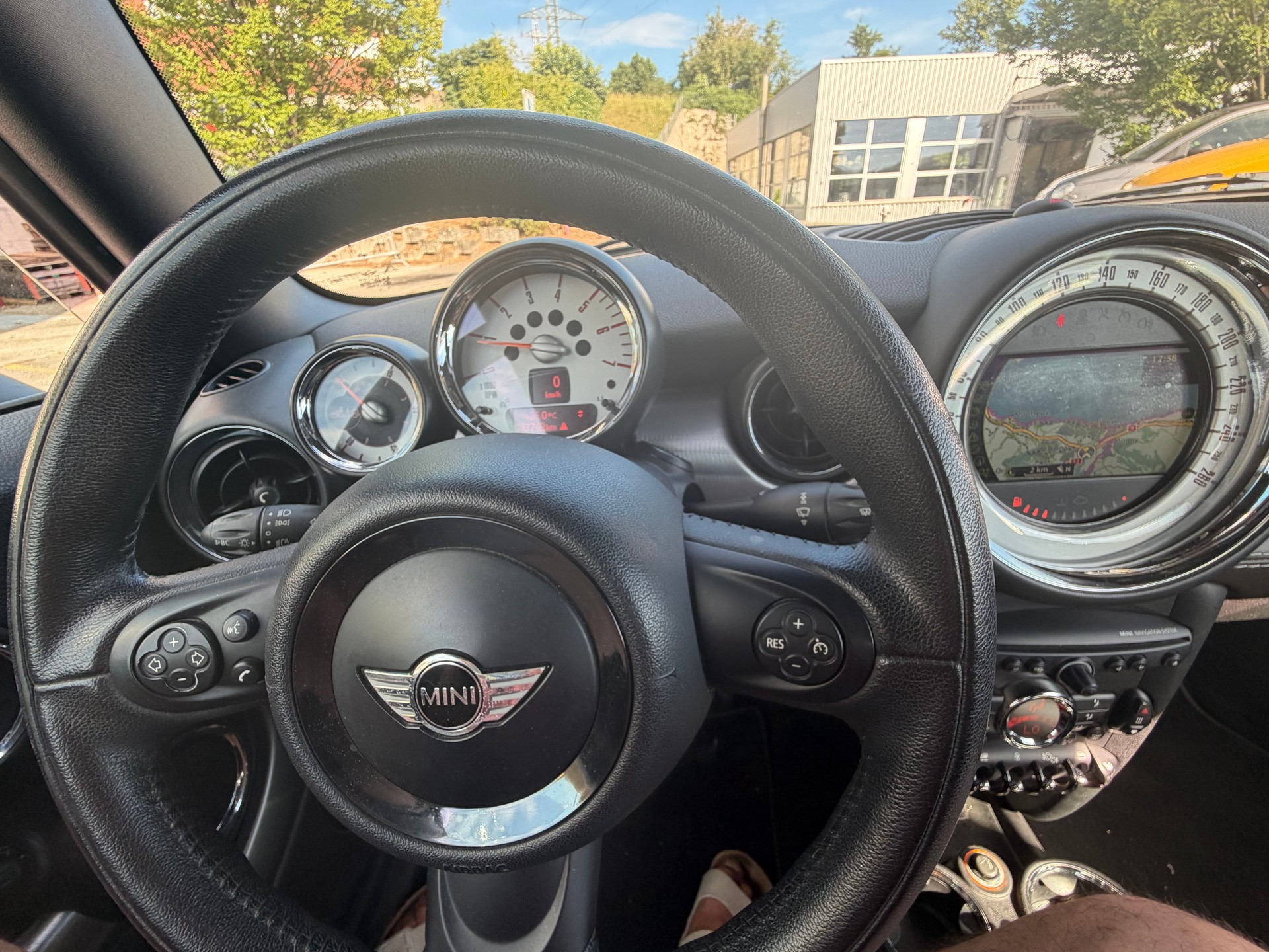 MINI Cooper SD Cabriolet-image-11
