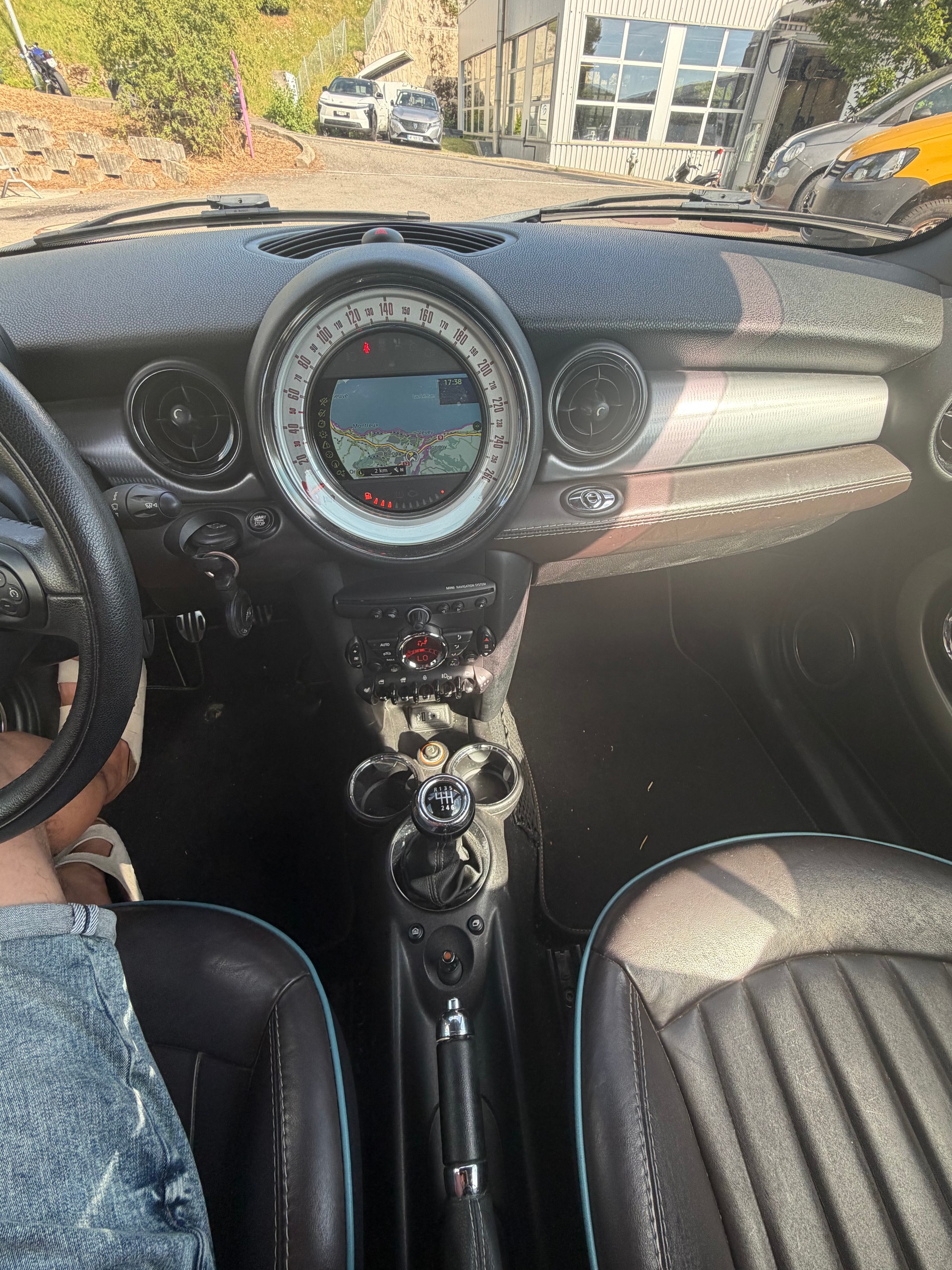 MINI Cooper SD Cabriolet-image-1
