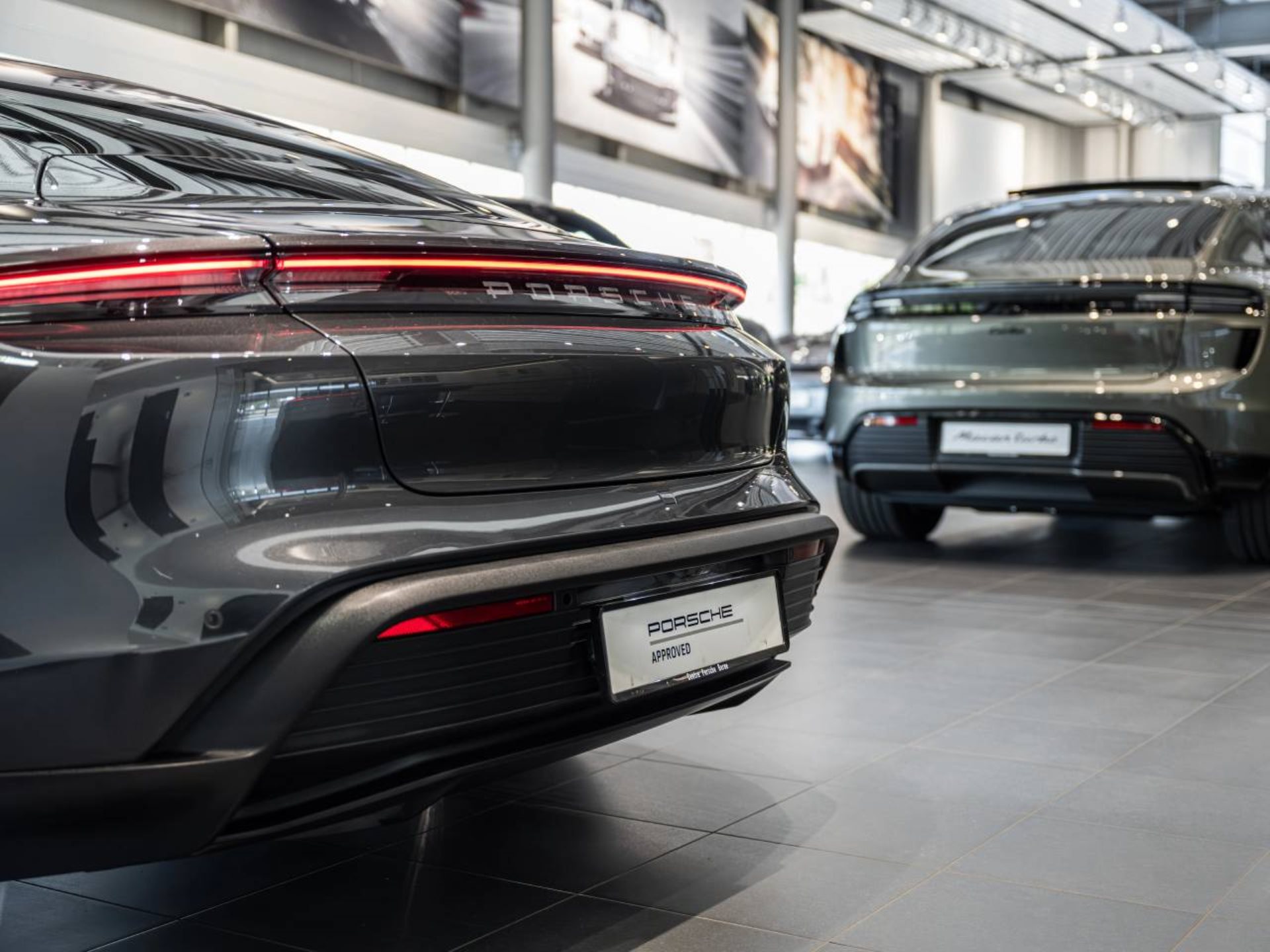 PORSCHE Taycan 4S-image-27