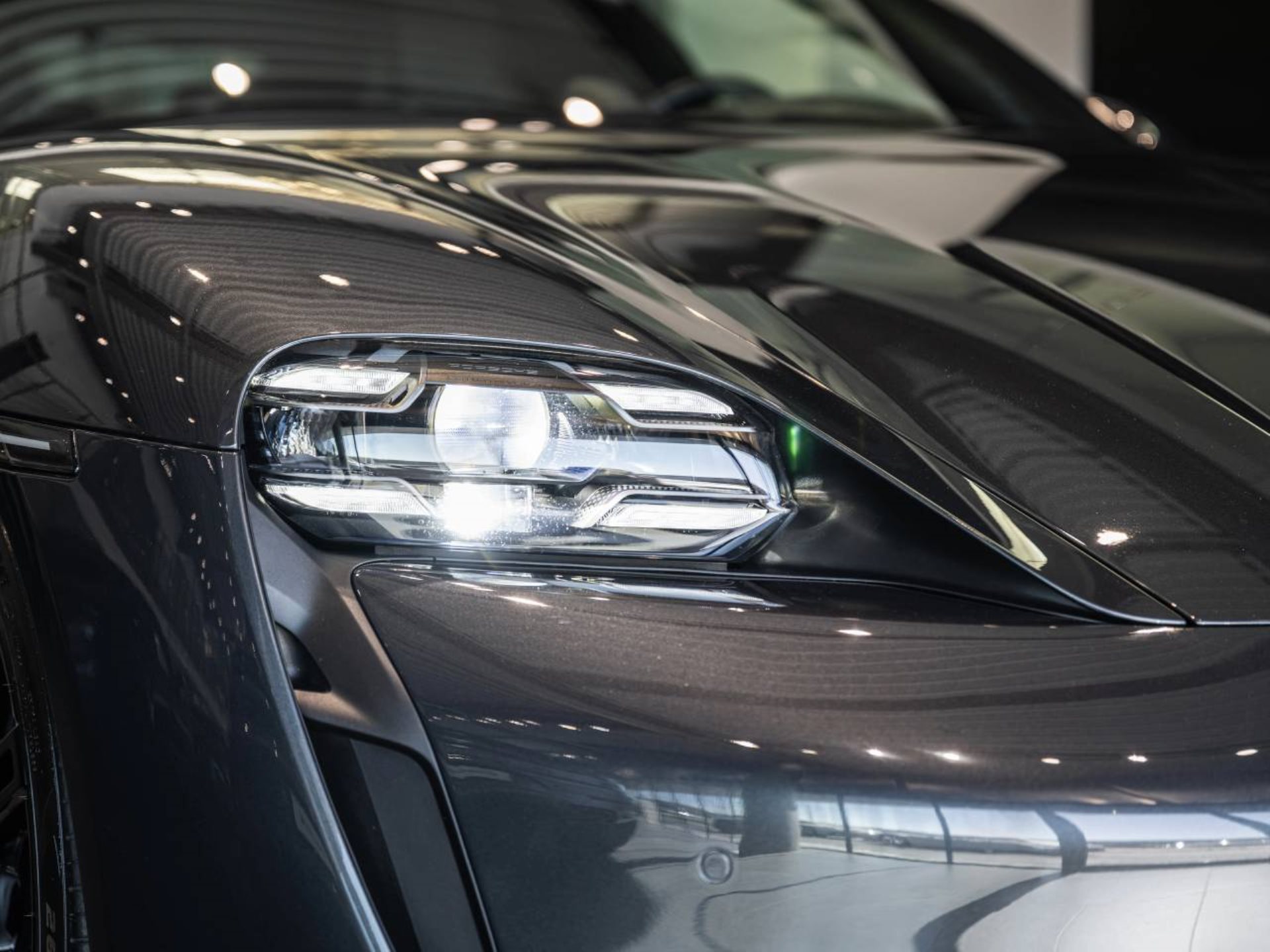 PORSCHE Taycan 4S-image-23