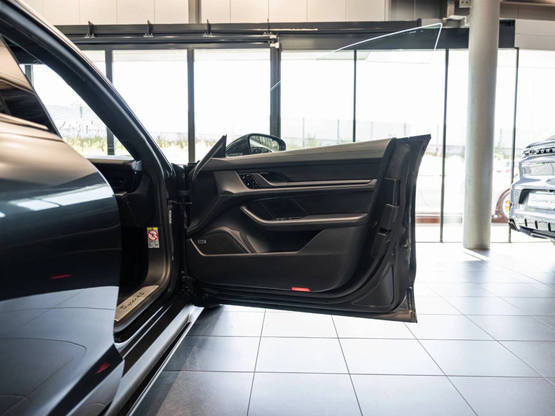 PORSCHE Taycan 4S-image-21