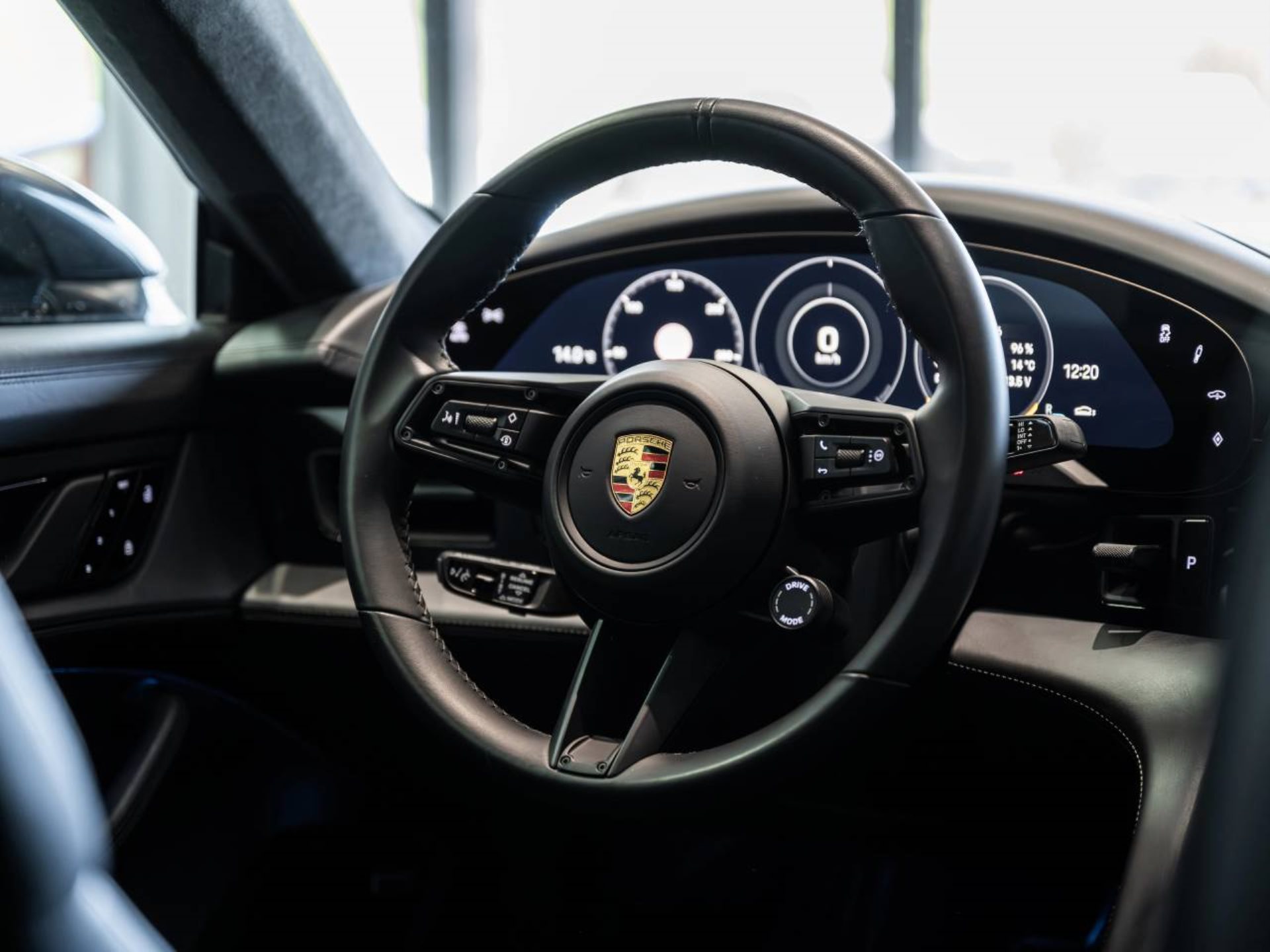 PORSCHE Taycan 4S-image-15