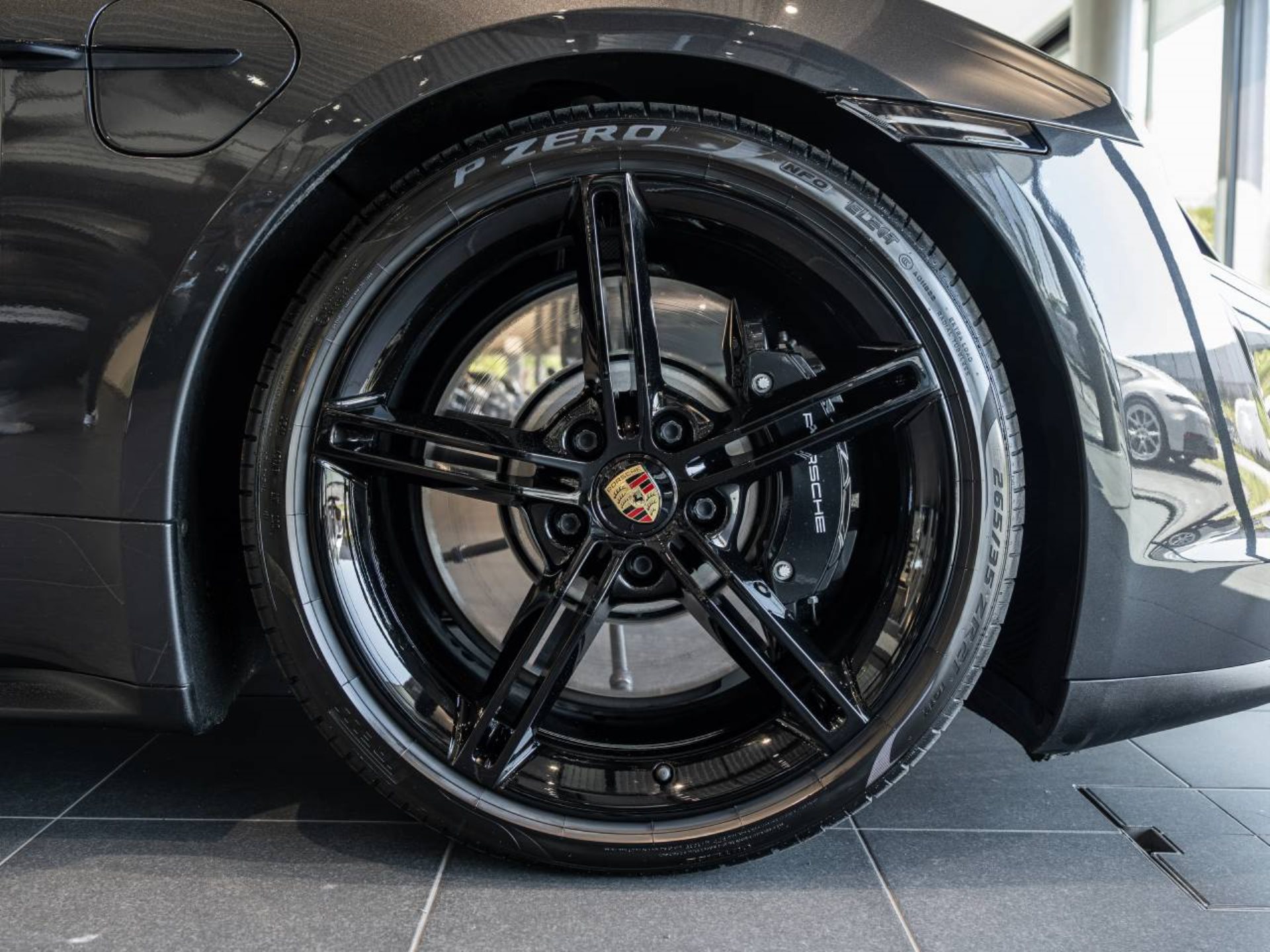 PORSCHE Taycan 4S-image-31