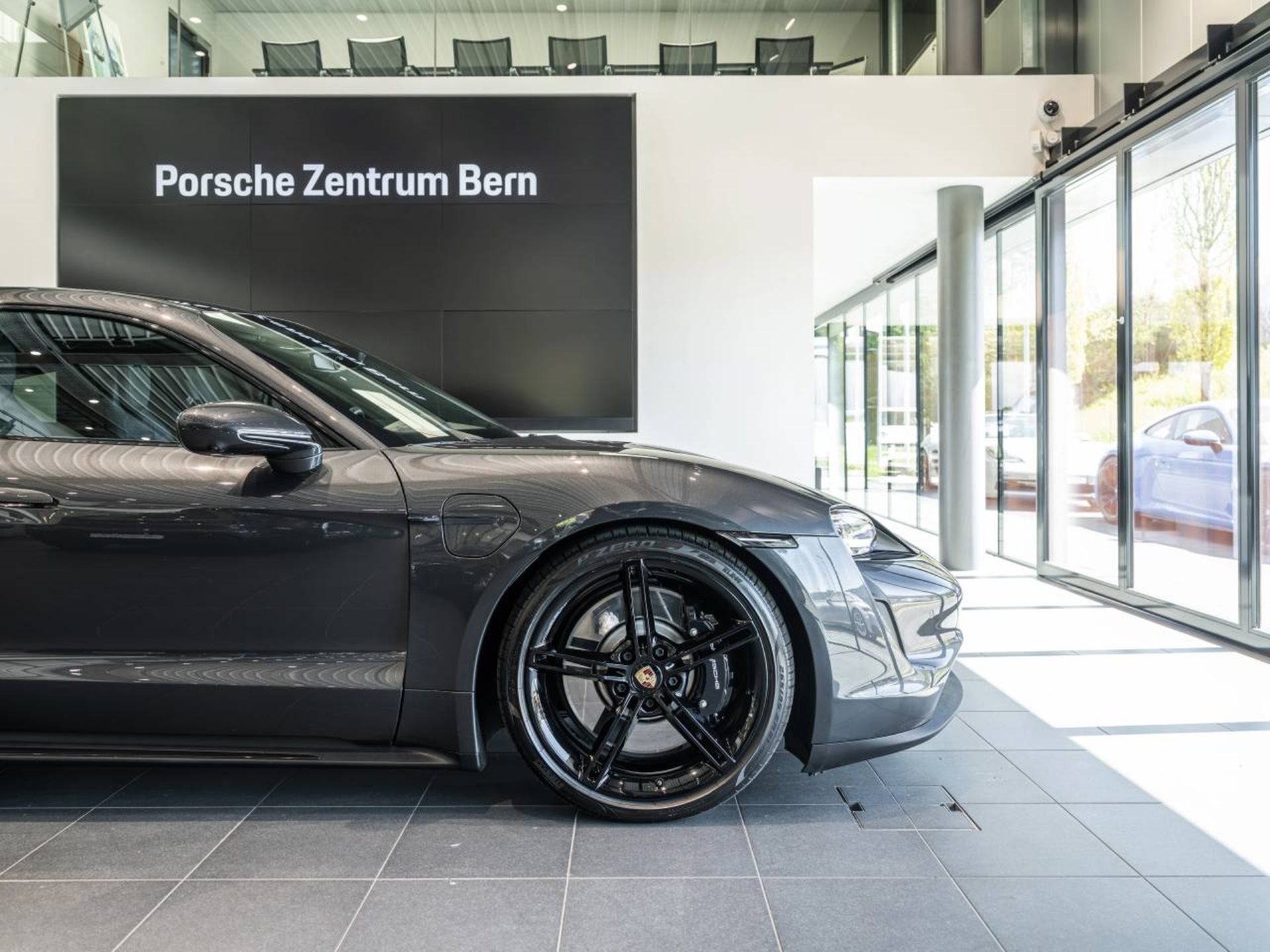 PORSCHE Taycan 4S-image-12