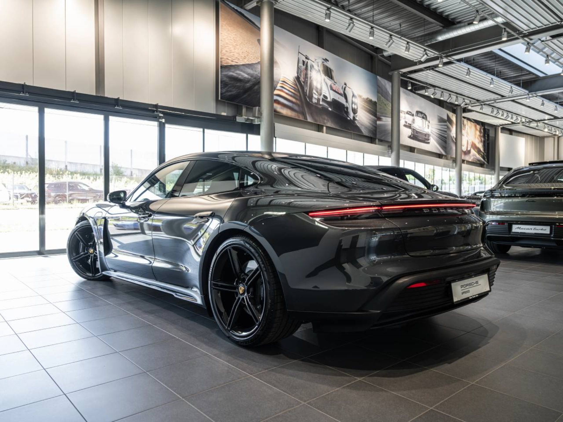 PORSCHE Taycan 4S-image-7