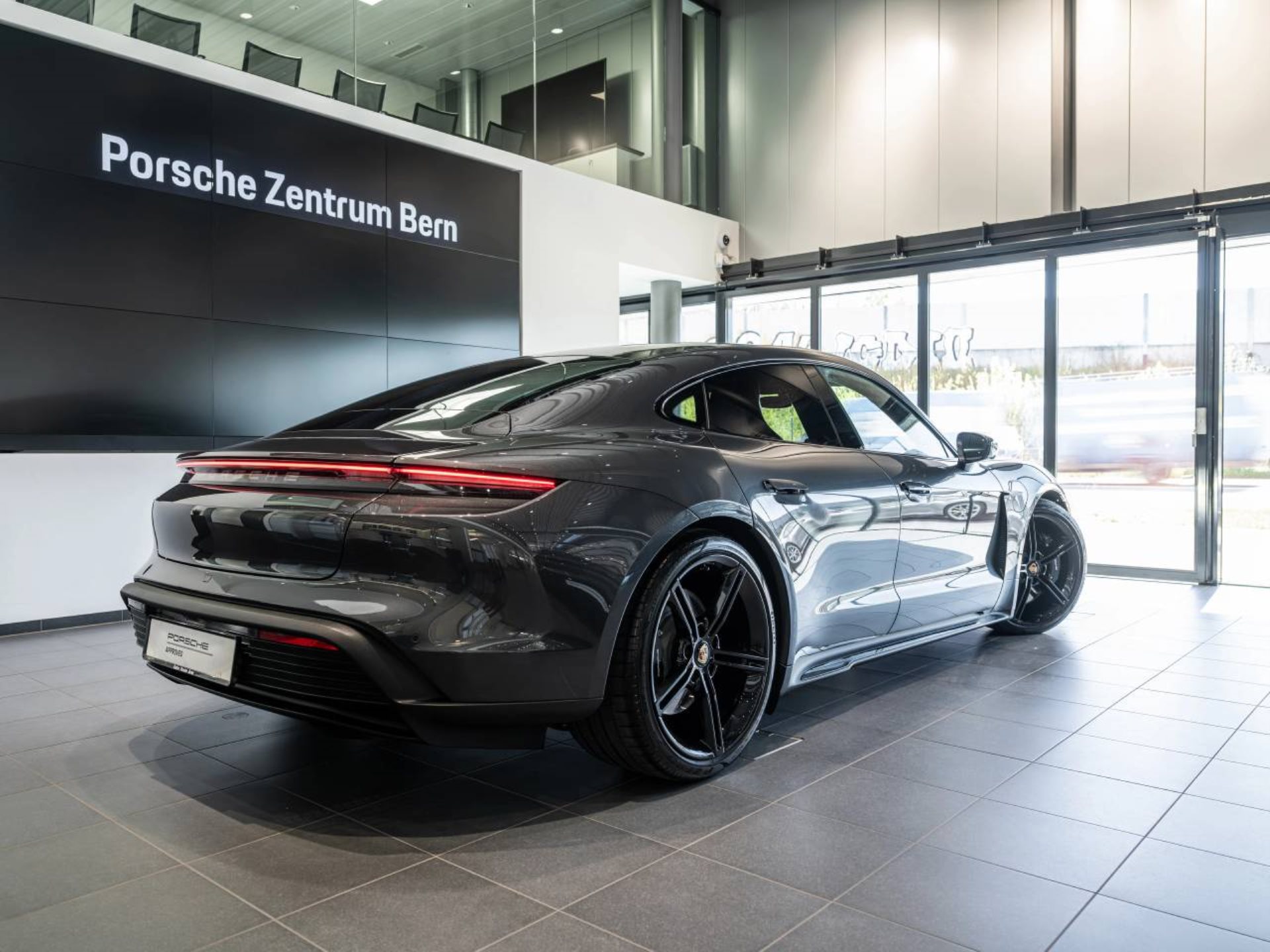 PORSCHE Taycan 4S-image-2
