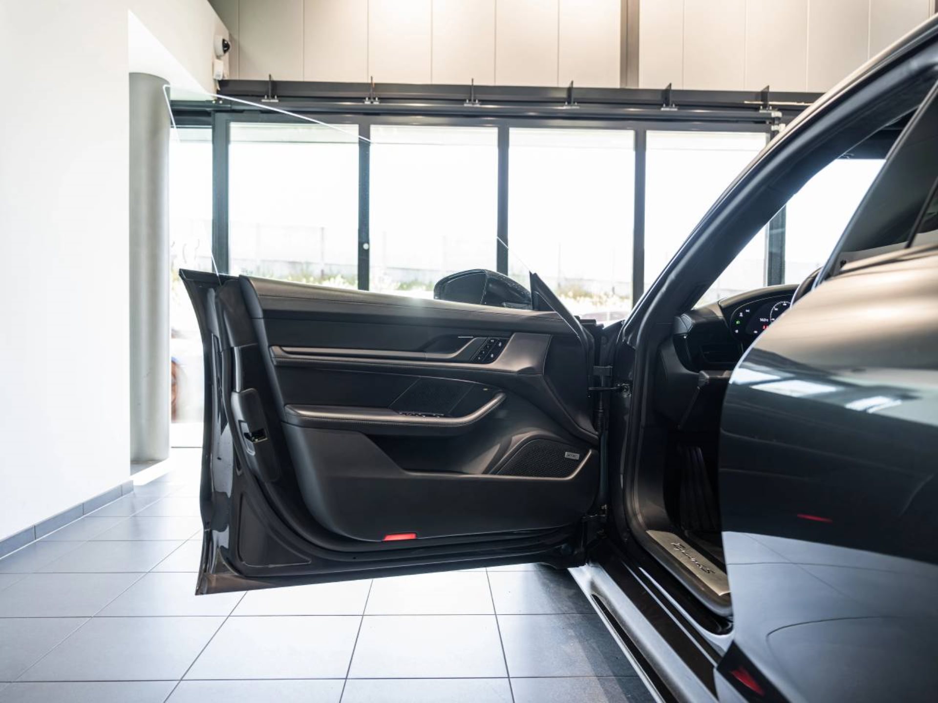 PORSCHE Taycan 4S-image-19