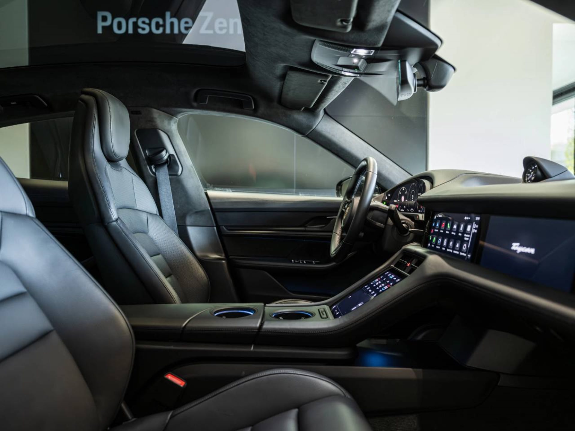 PORSCHE Taycan 4S-image-18