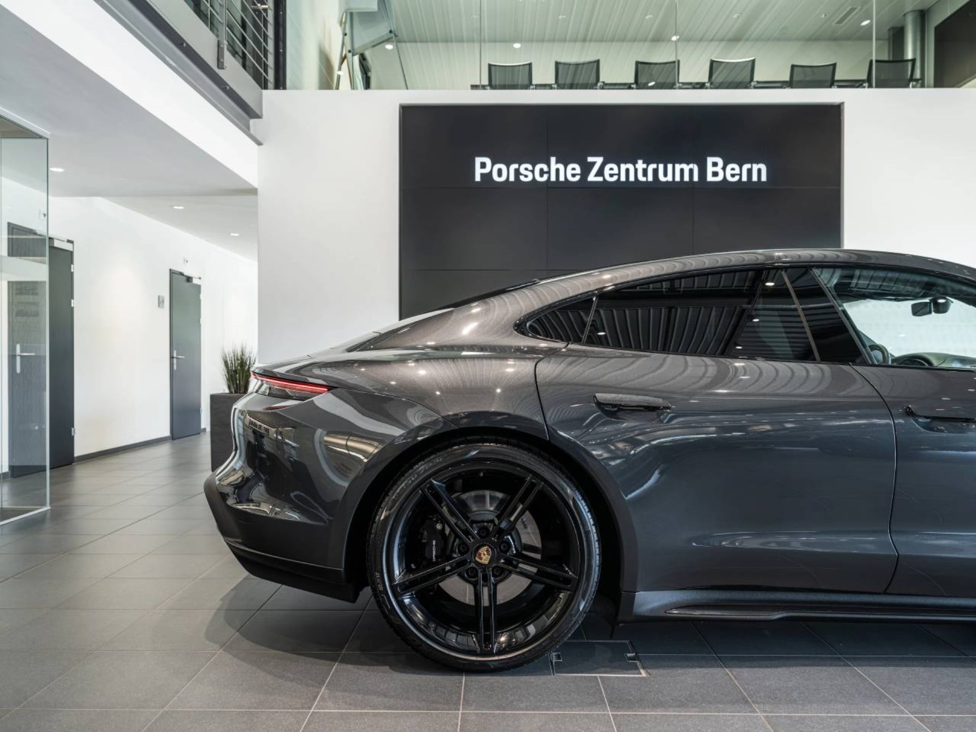 PORSCHE Taycan 4S-image-11