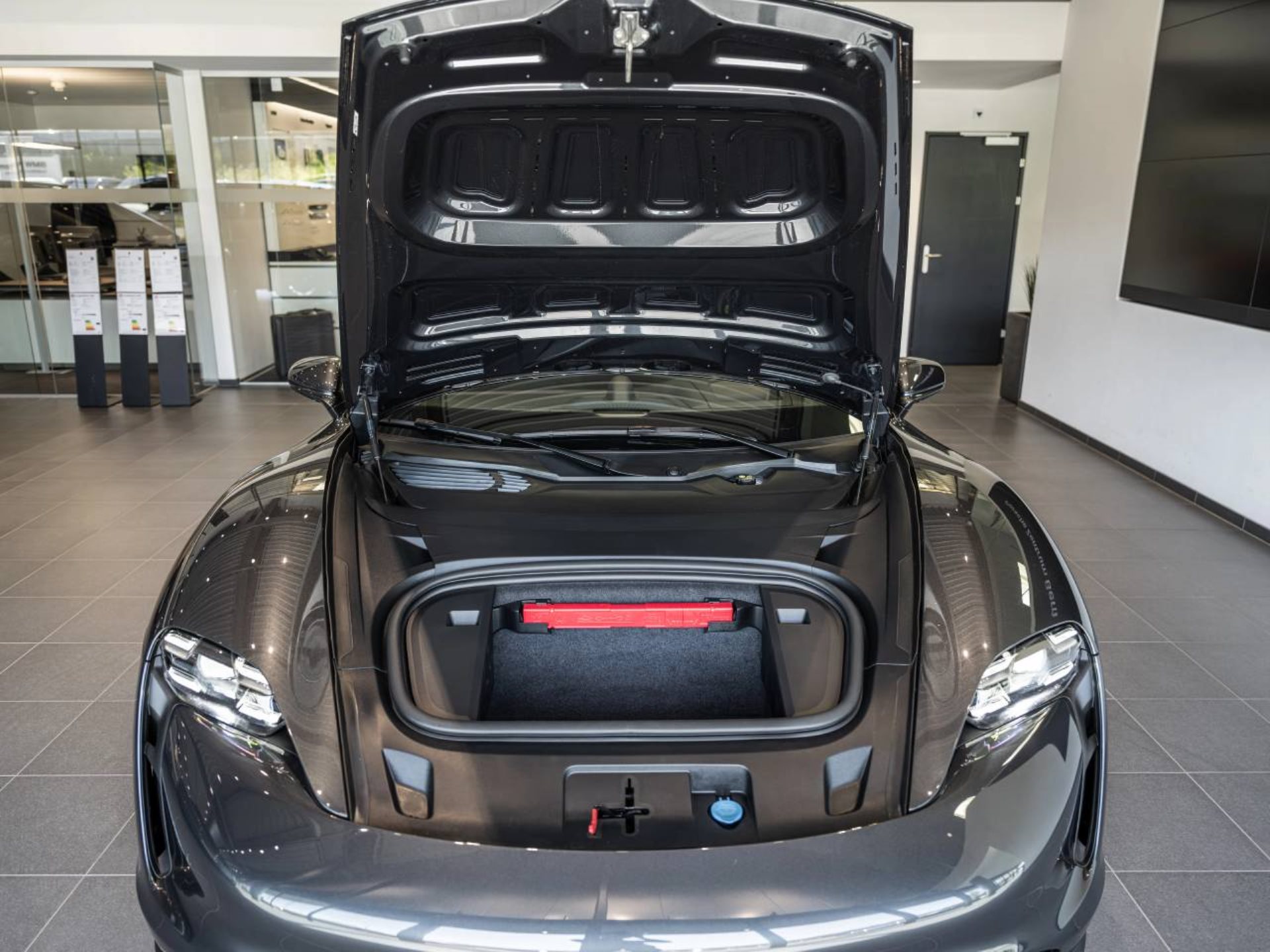 PORSCHE Taycan 4S-image-10