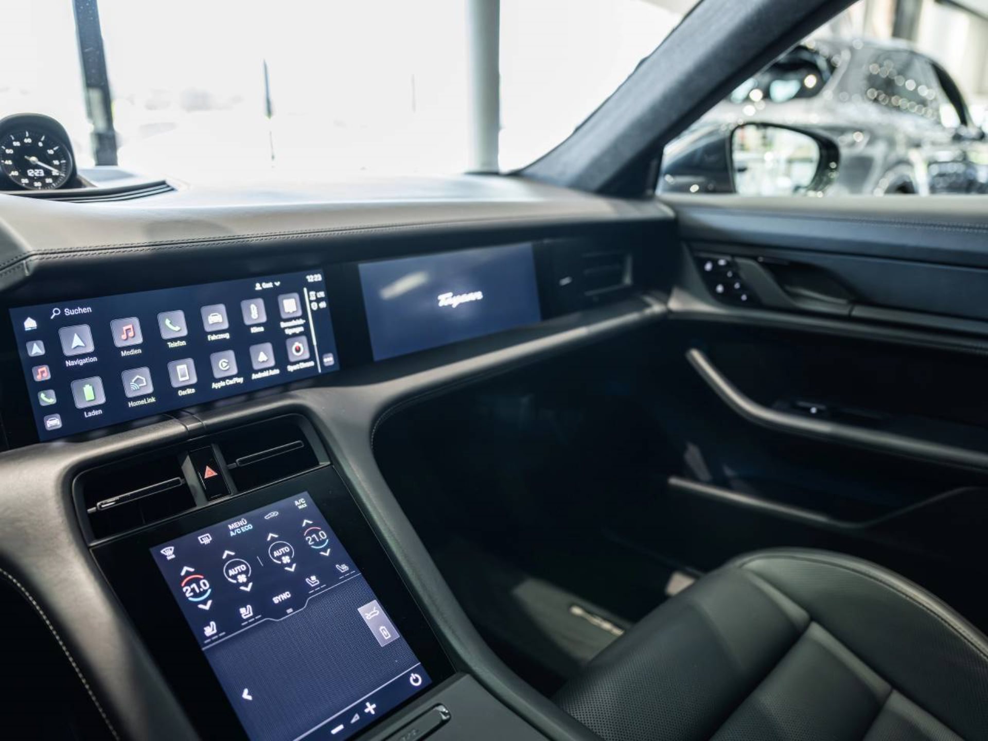 PORSCHE Taycan 4S-image-17