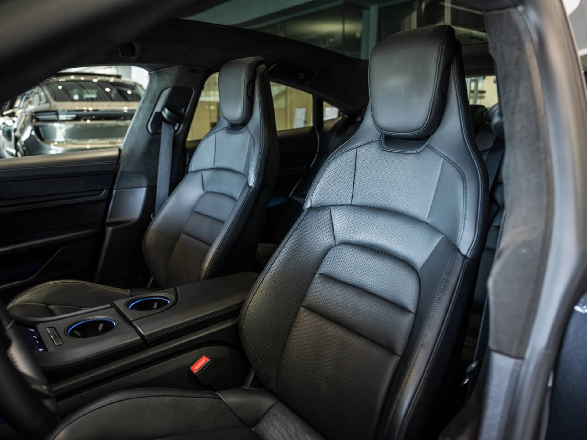 PORSCHE Taycan 4S-image-4