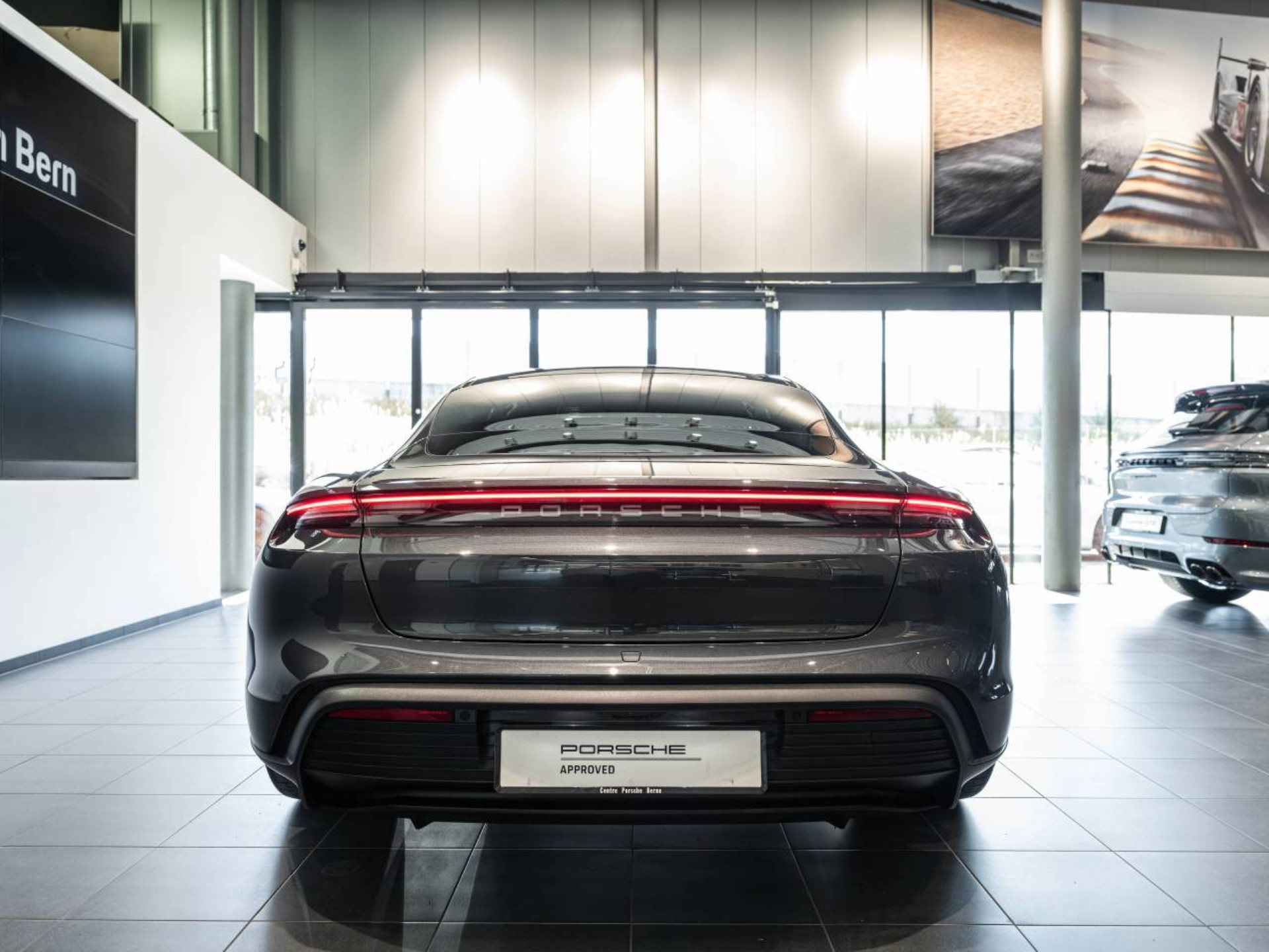 PORSCHE Taycan 4S-image-5